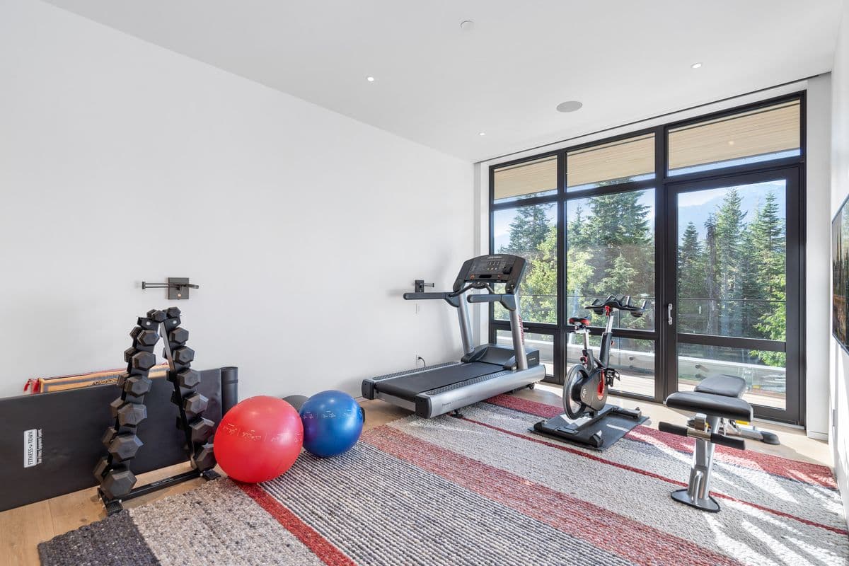 Cedarhof Kadenwood interior 16