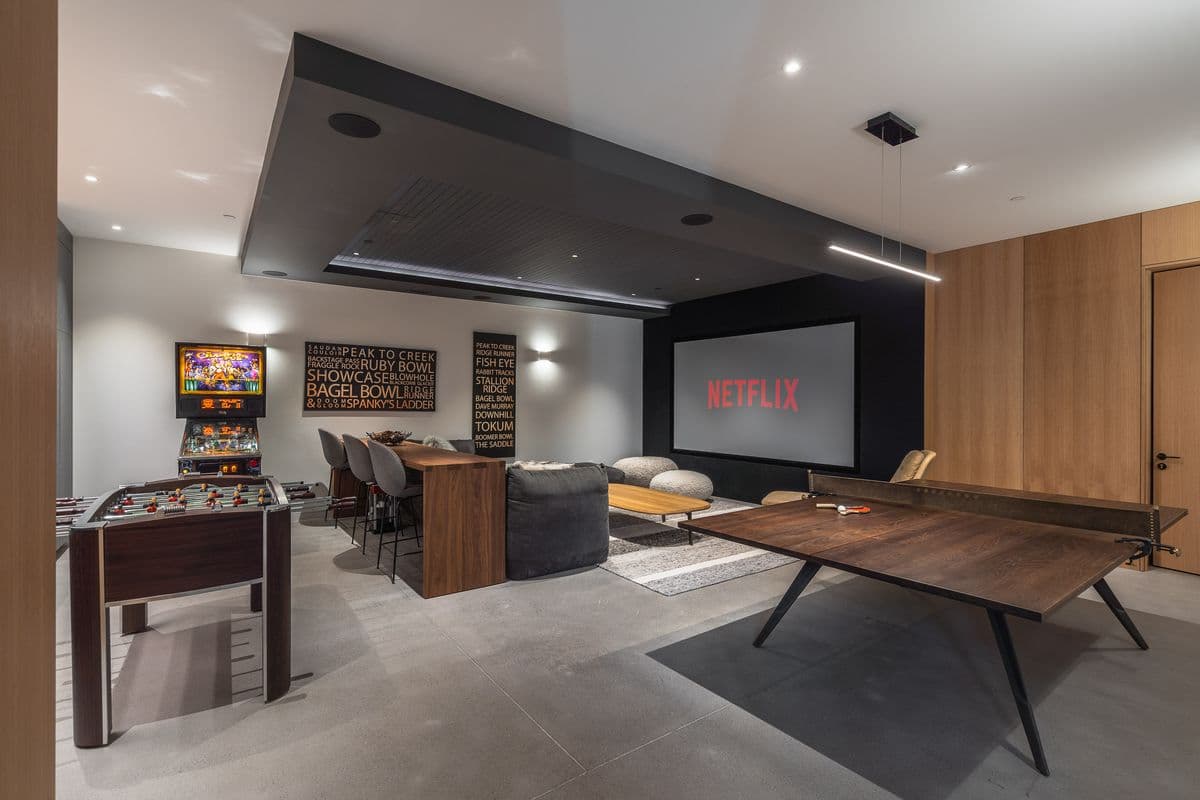 Cedarhof Kadenwood interior 21