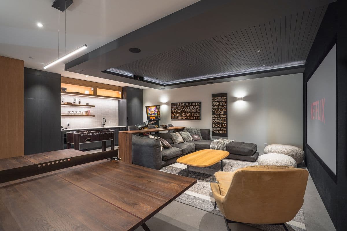 Cedarhof Kadenwood interior 22