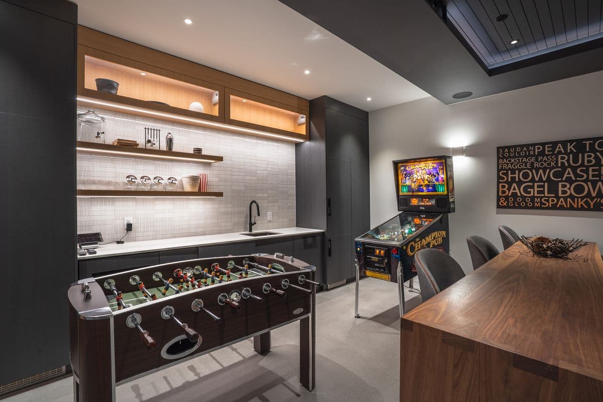 Cedarhof Kadenwood interior 23