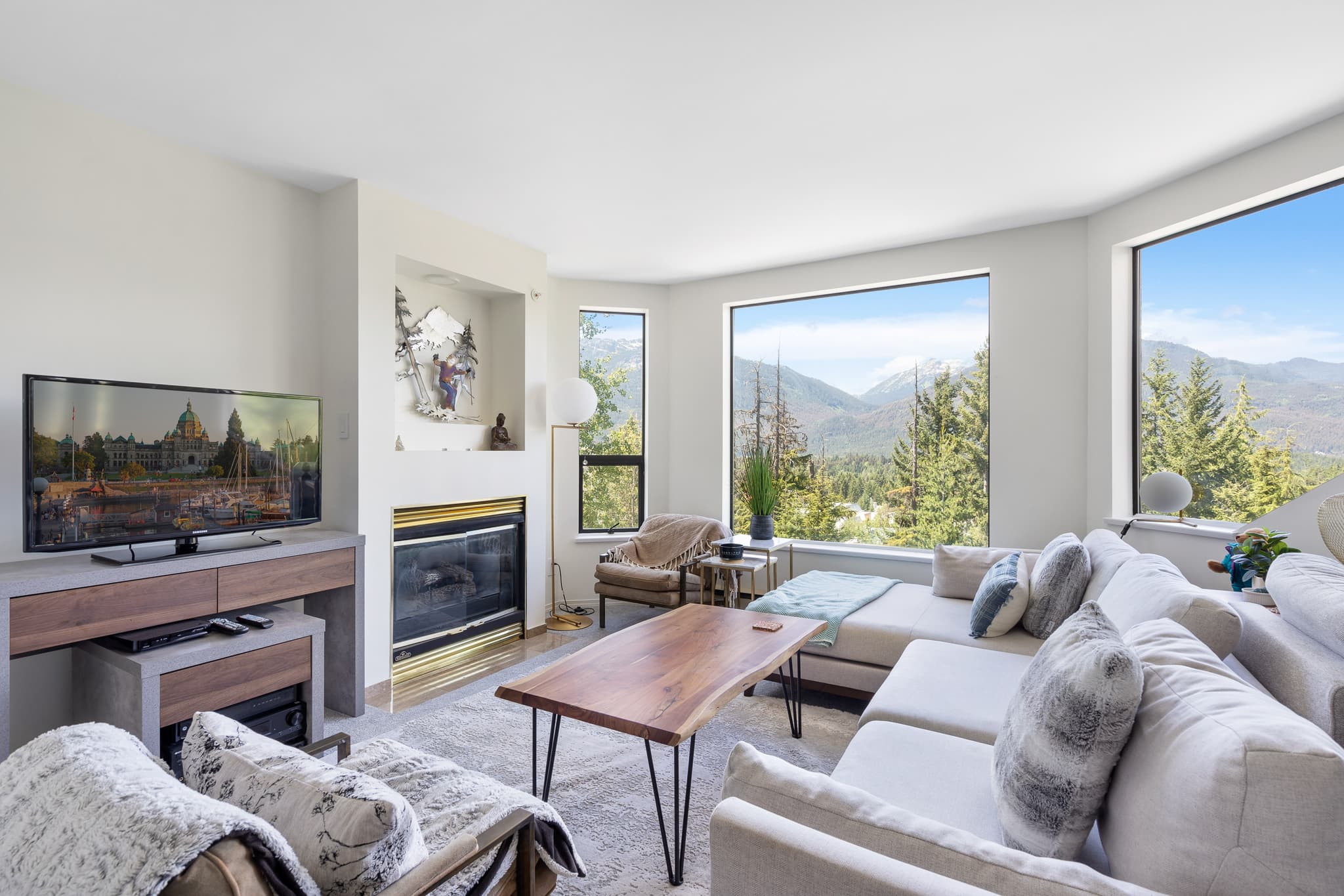 Luxury 3-Bed Property 5