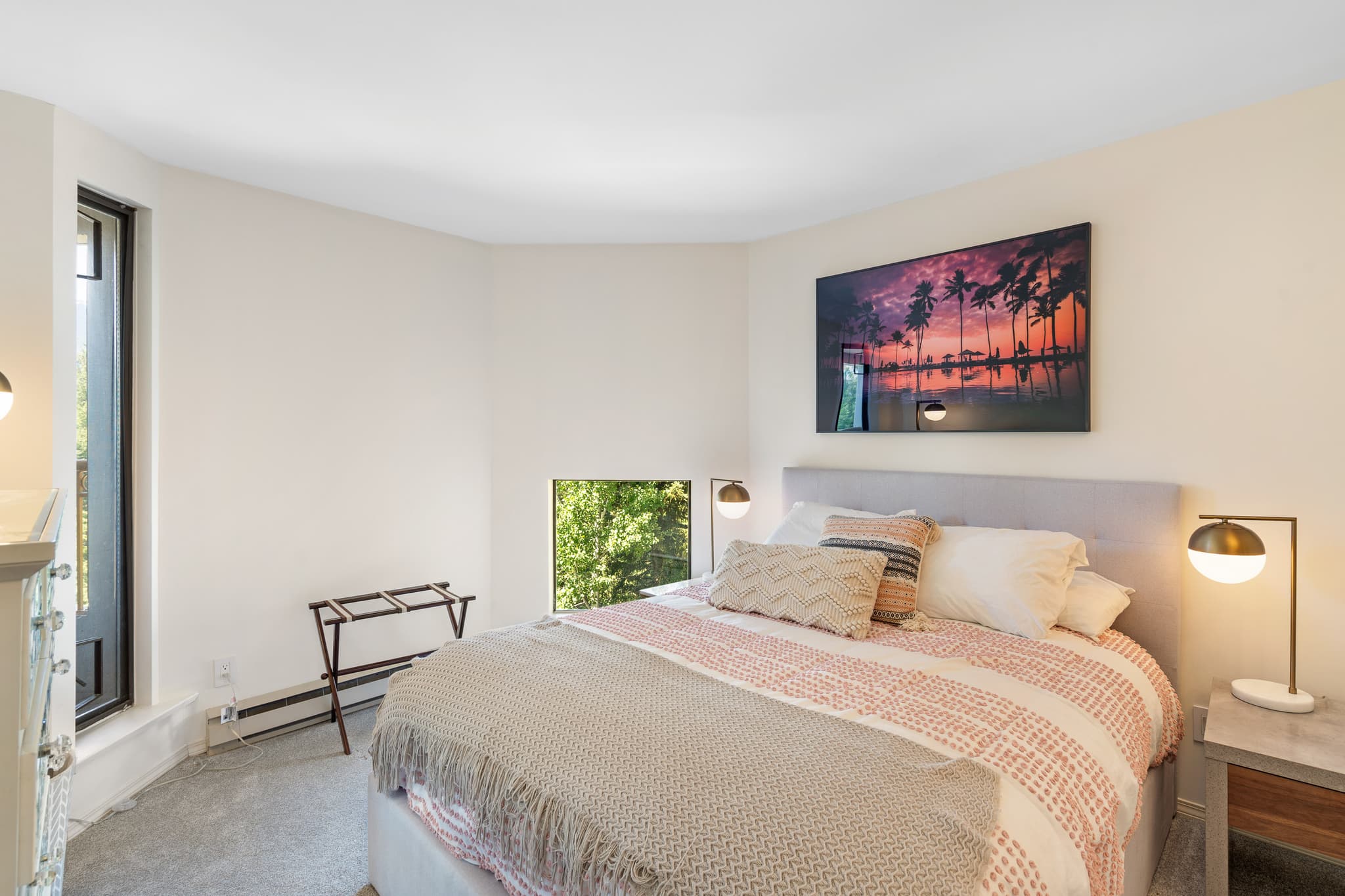 Luxury 3-Bed Property 12