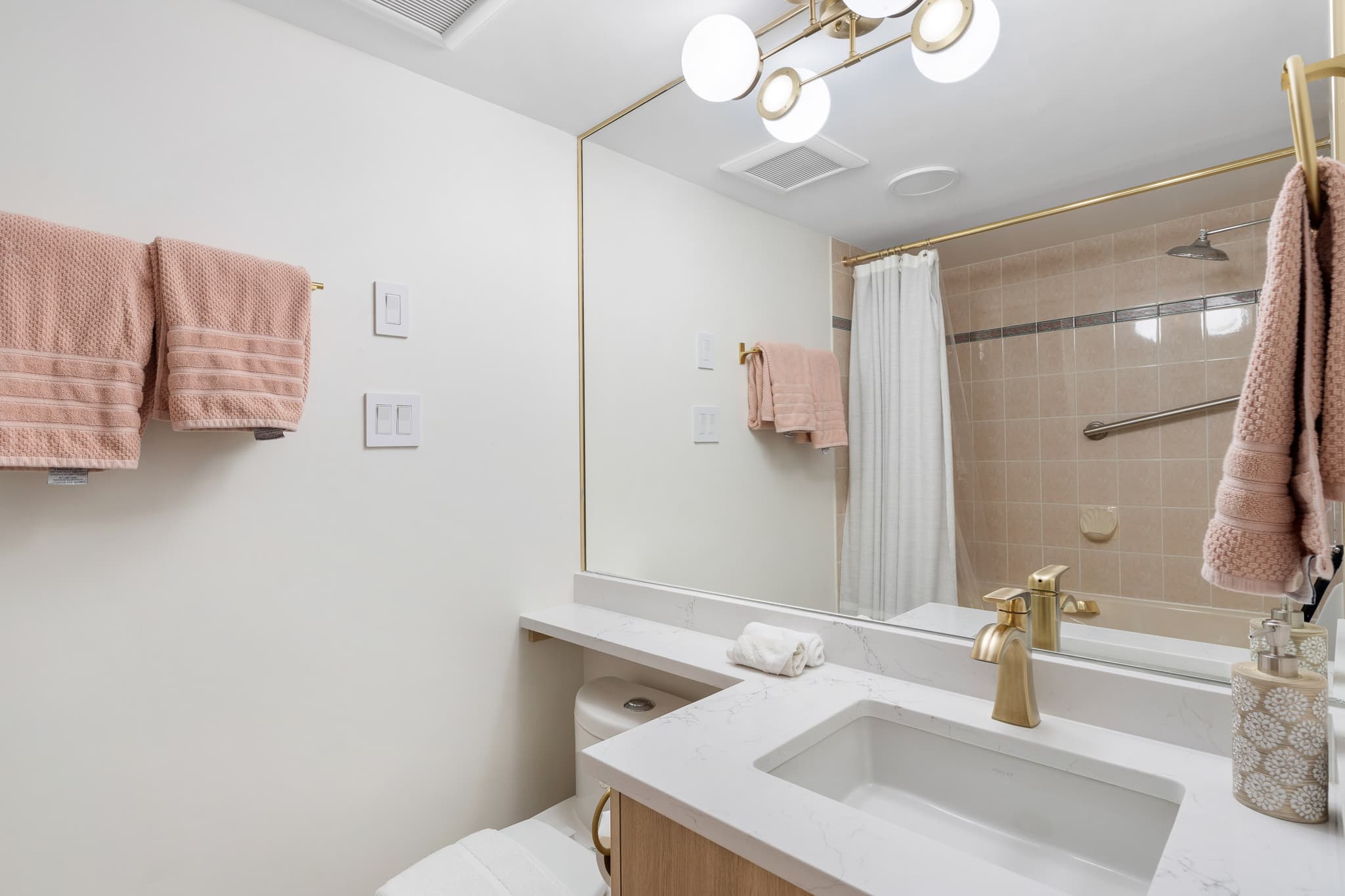 Luxury 3-Bed Property 15