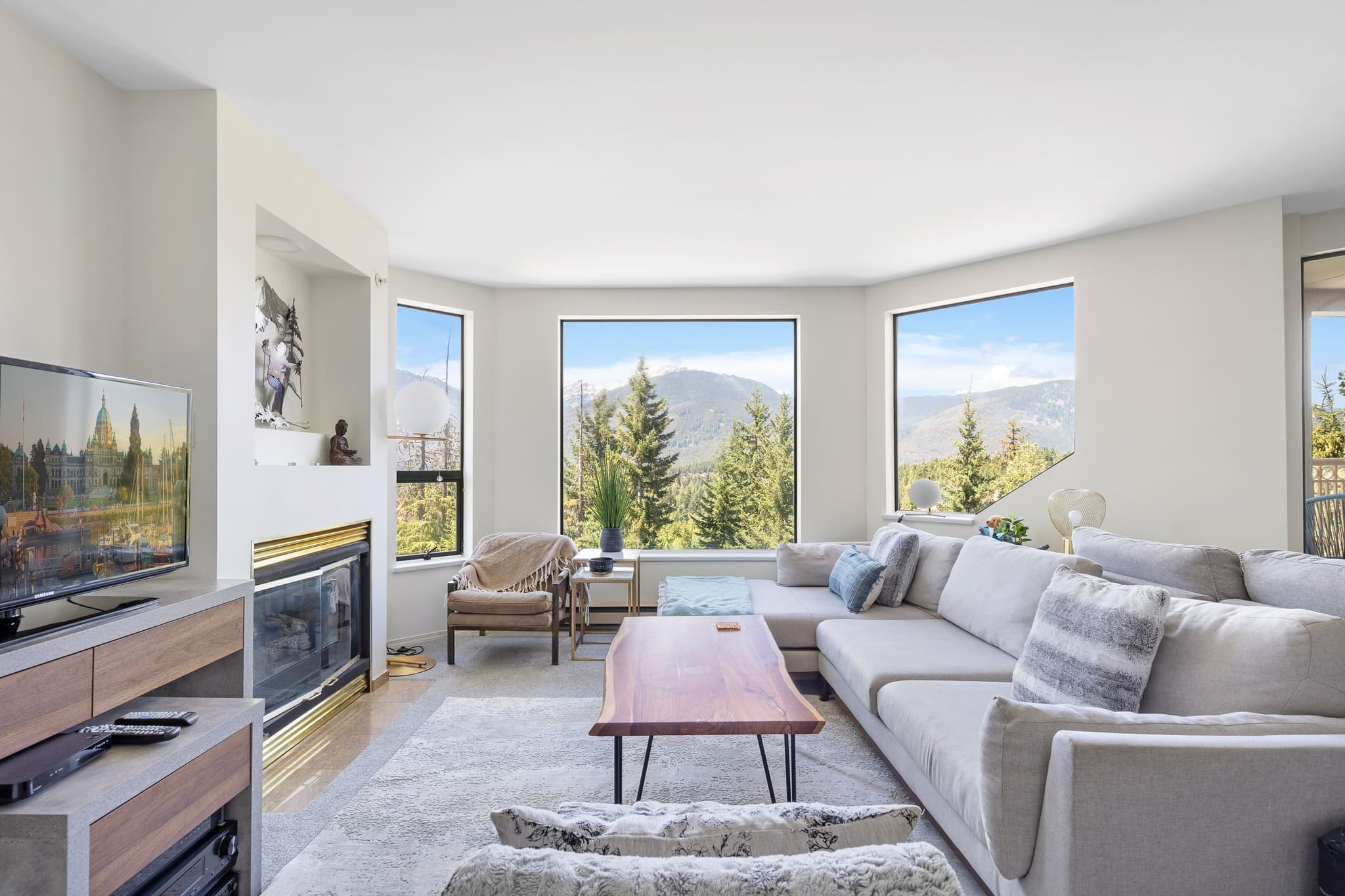 Luxury condo rentals in Whistler with mountain views