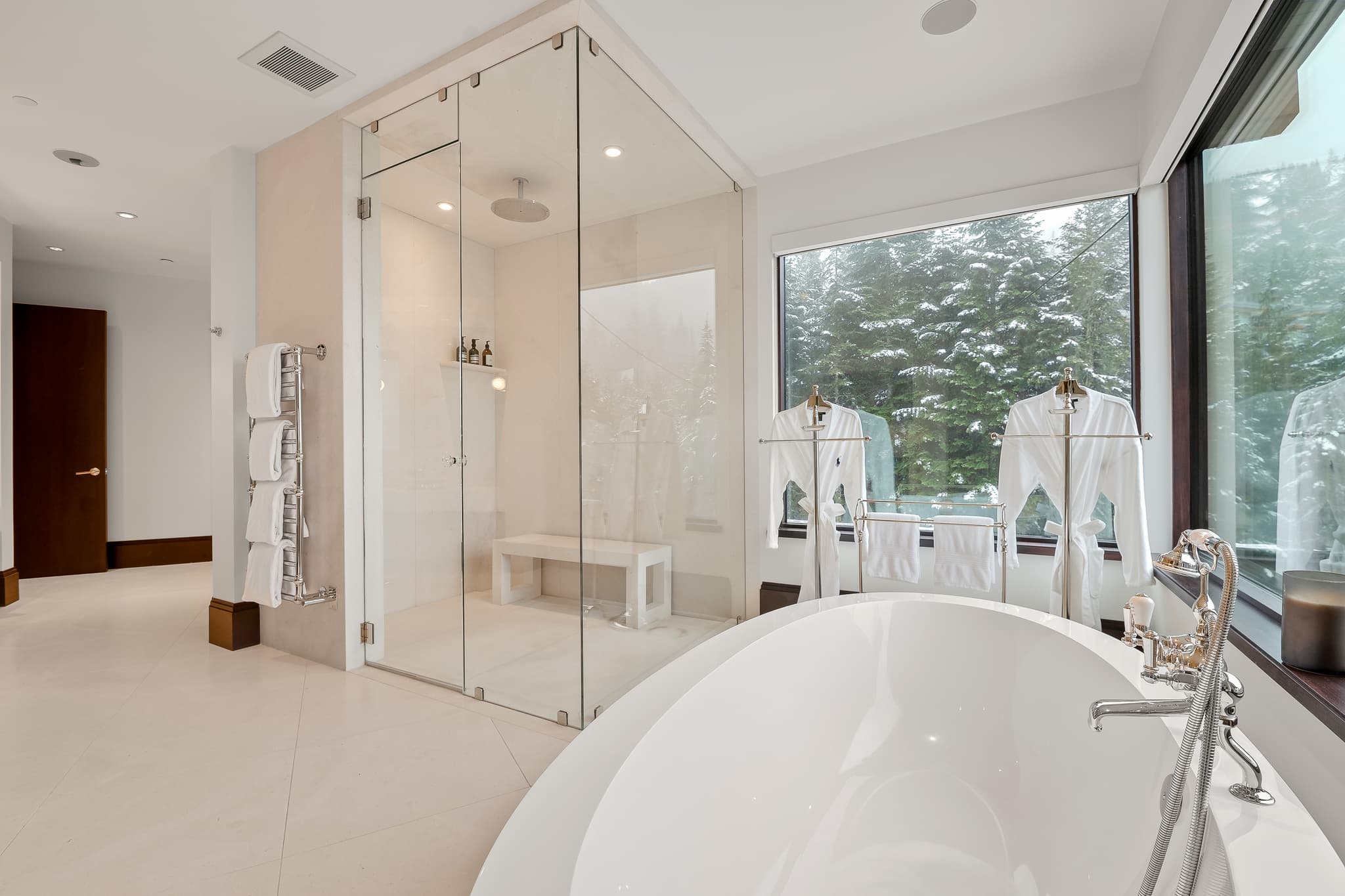 Altitude Retreat interior 22