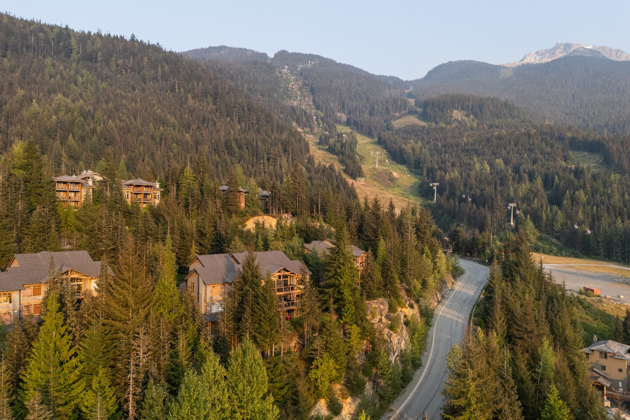 Bluffs #8 - Luxury 3 Bed - Ski in Ski out - Views! photo 2