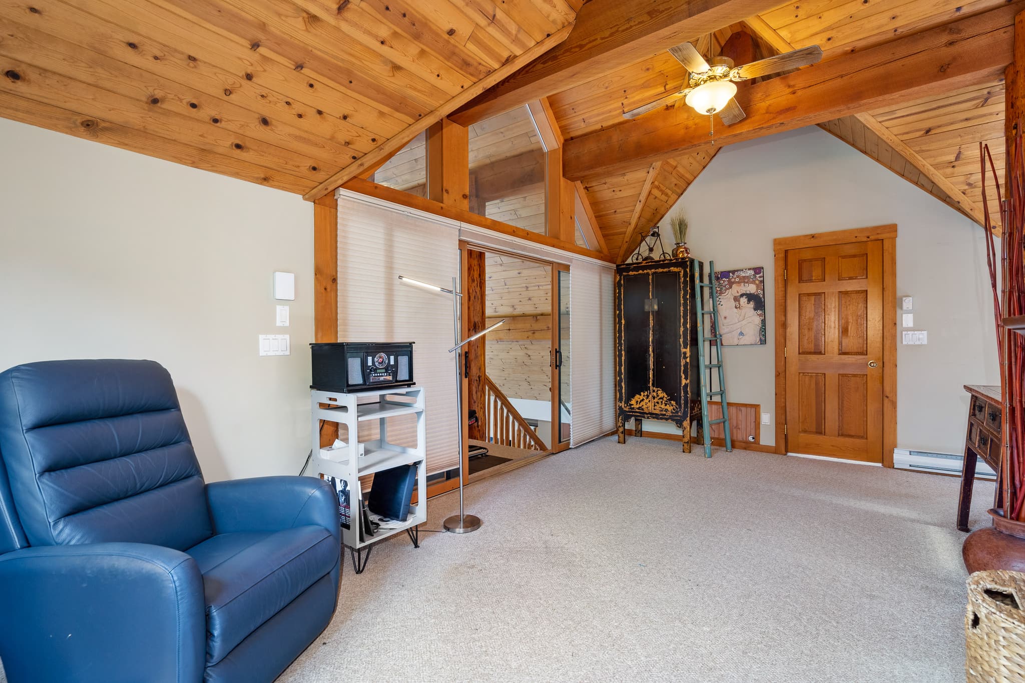 Dream Log Chalet interior 17