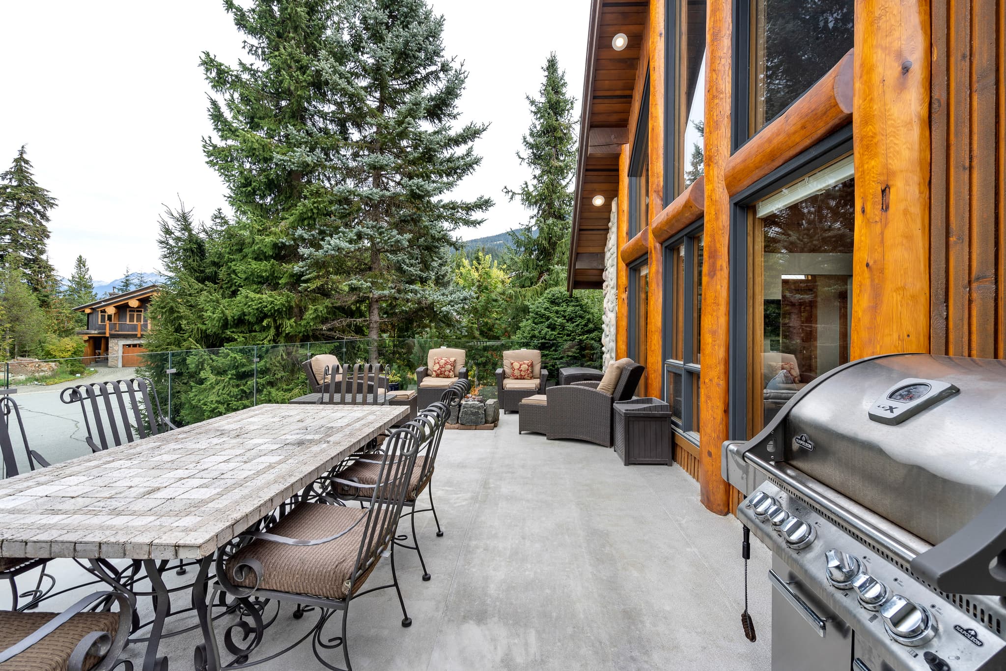 Dream Log Chalet interior 12