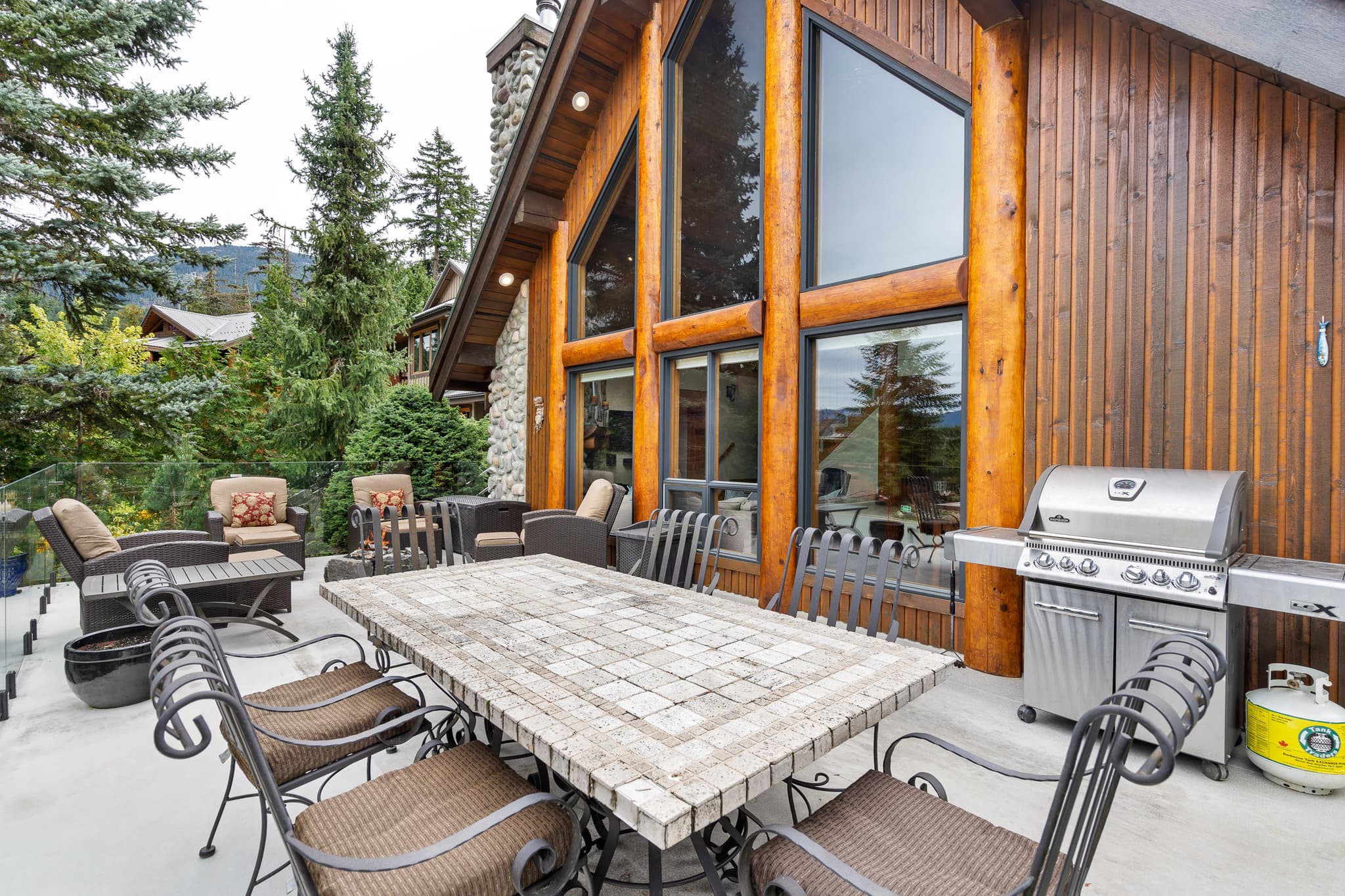 Dream Log Chalet interior 11