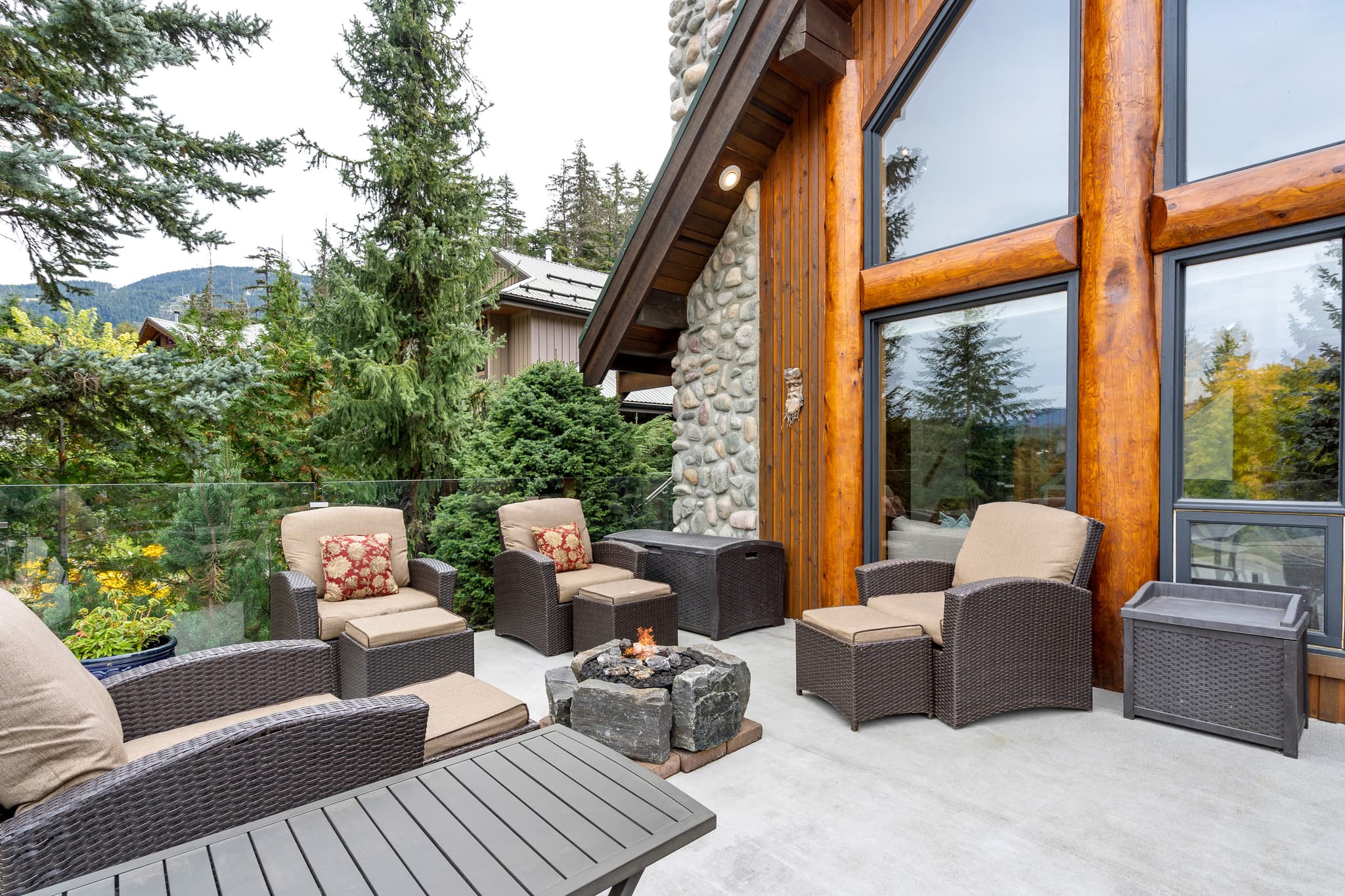 Dream Log Chalet interior 10