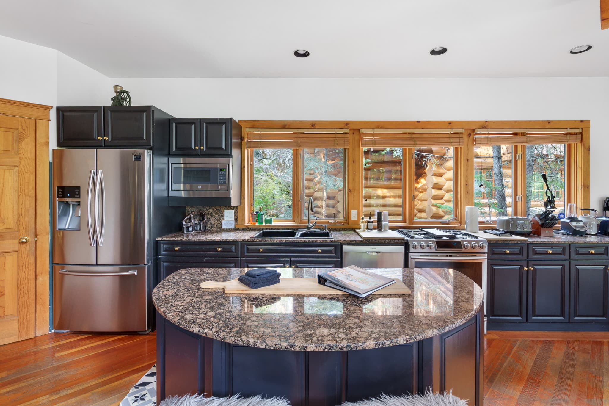 Falcon Blueberry Drive interior 15