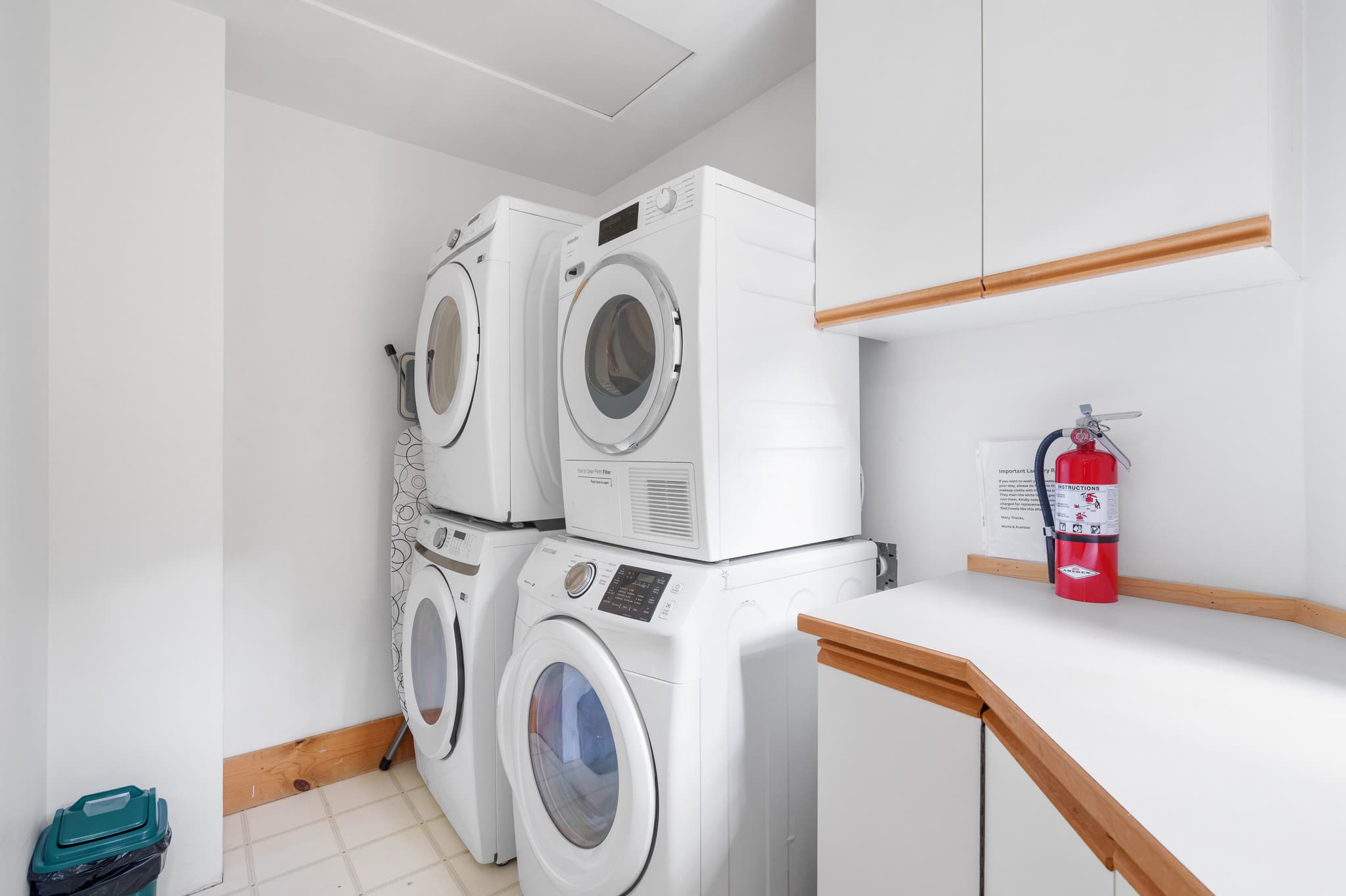 Falcon Blueberry Drive interior 19