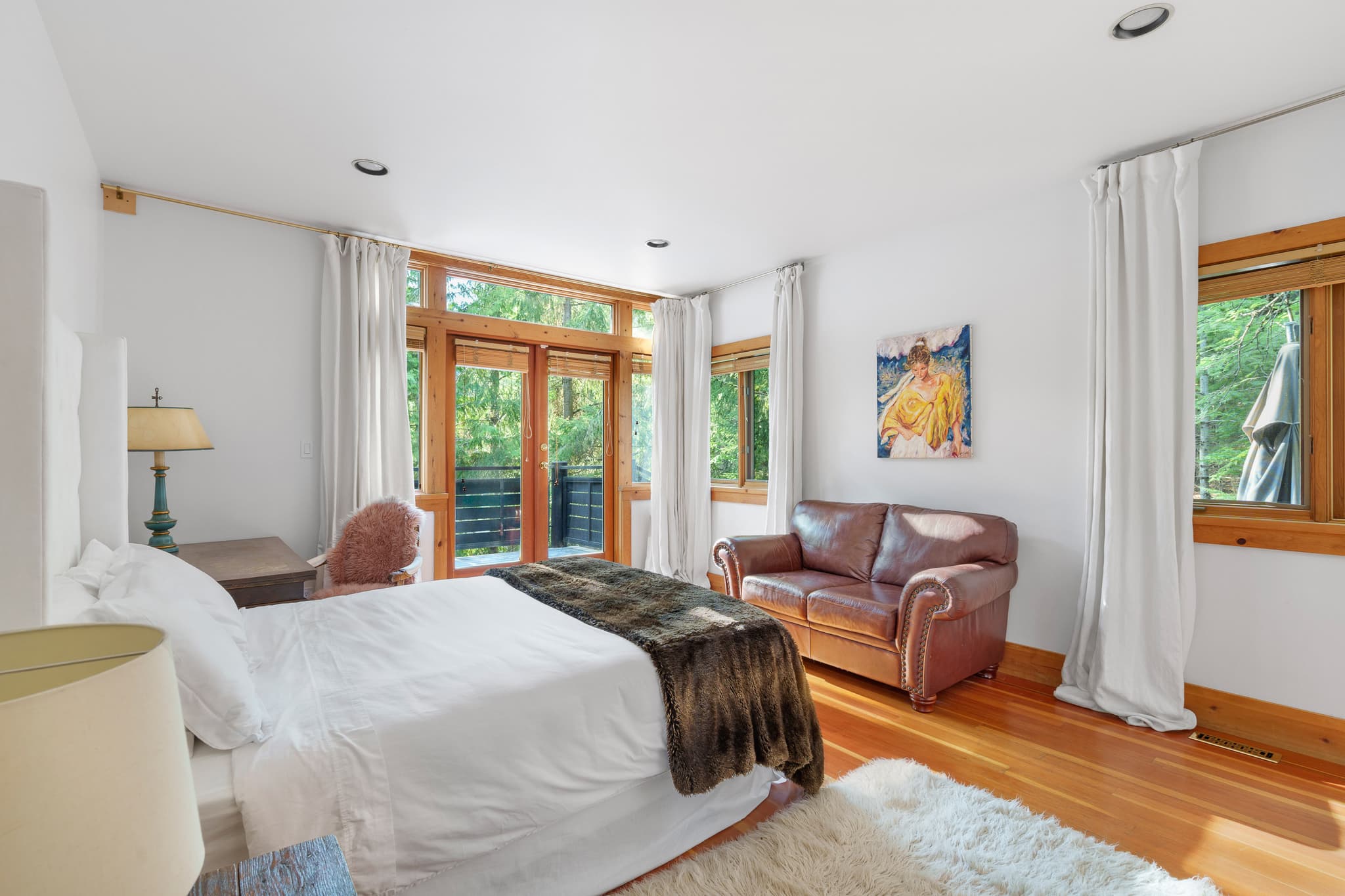 Falcon Blueberry Drive interior 20