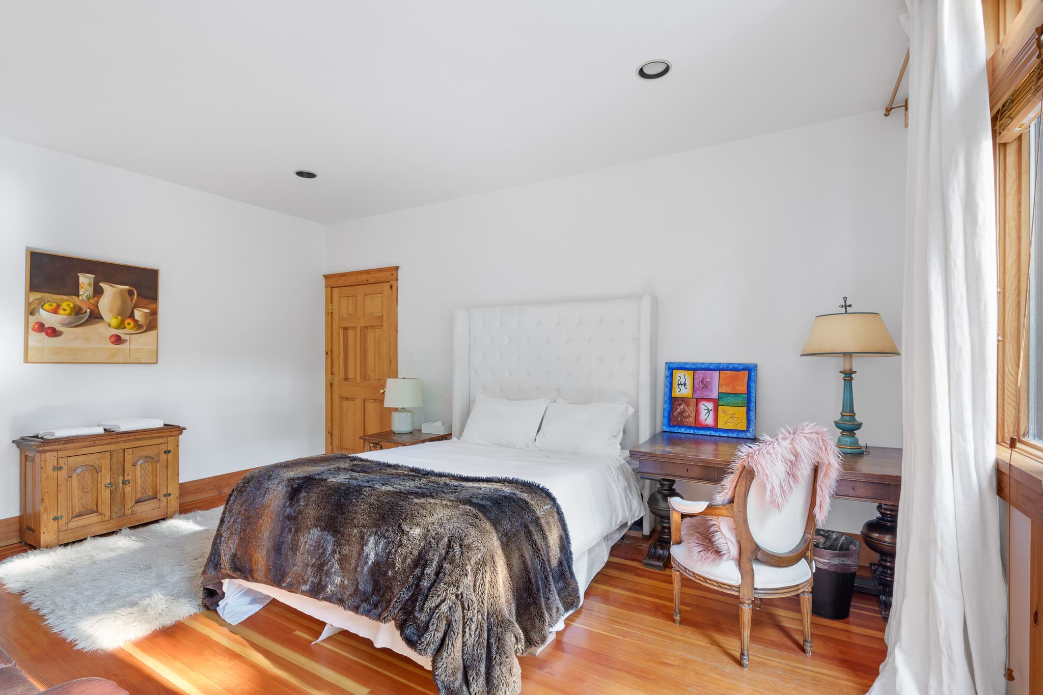 Falcon Blueberry Drive interior 22