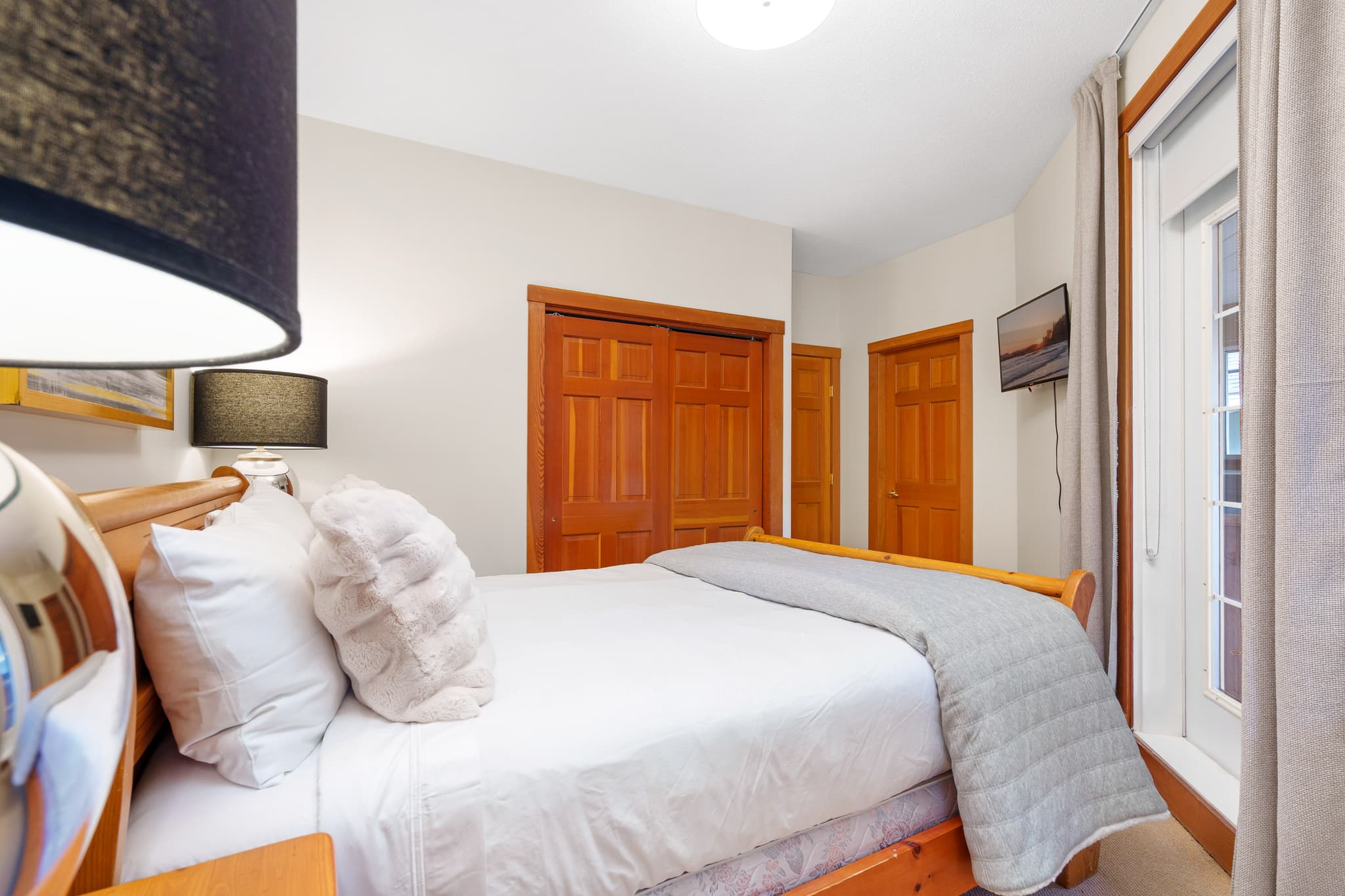 Rare 3-bedroom Whistler Village interior 22