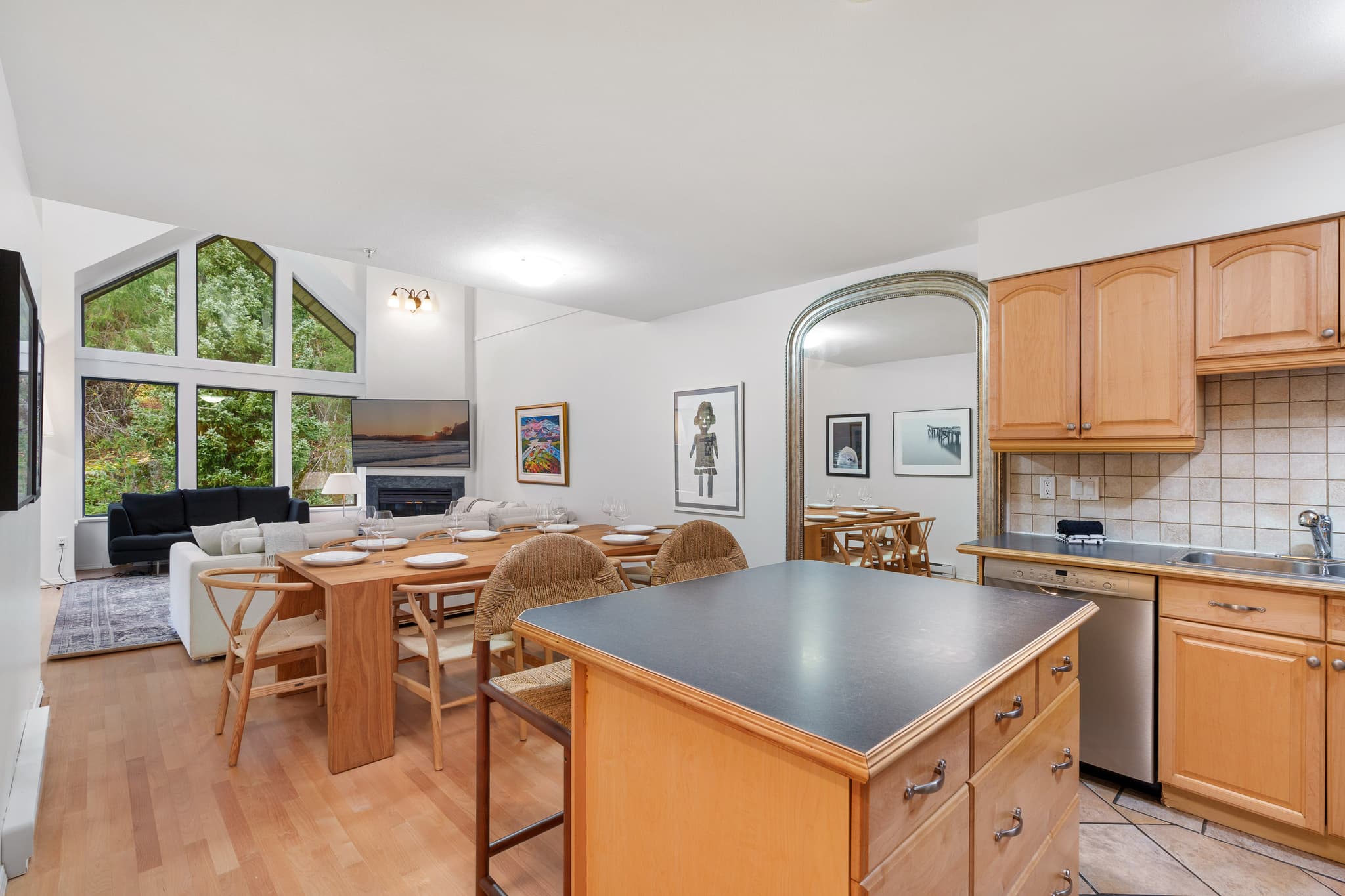 Luxury 6-Bedroom Blueberry interior 17