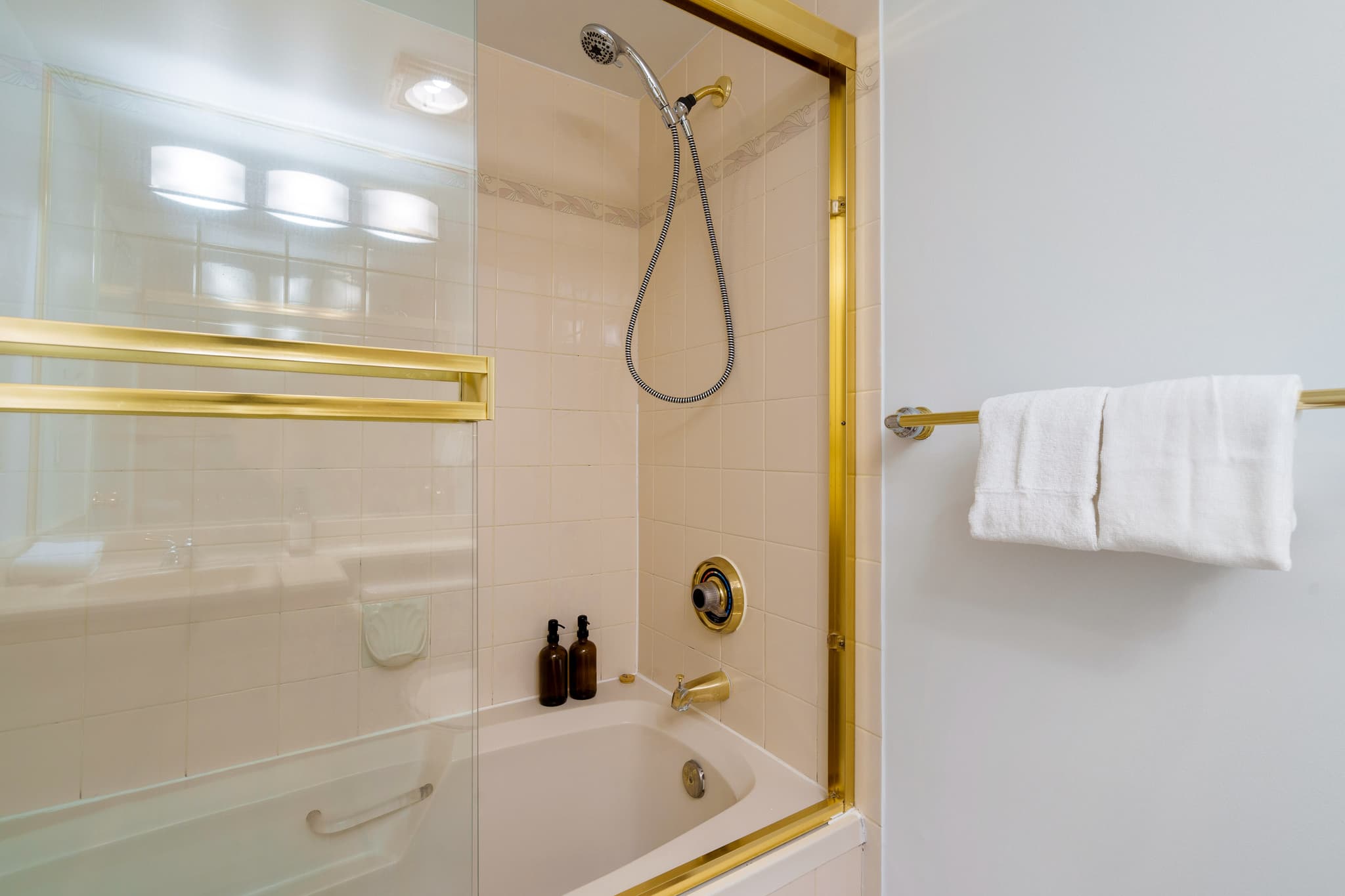 Luxury 6-Bedroom Blueberry interior 16