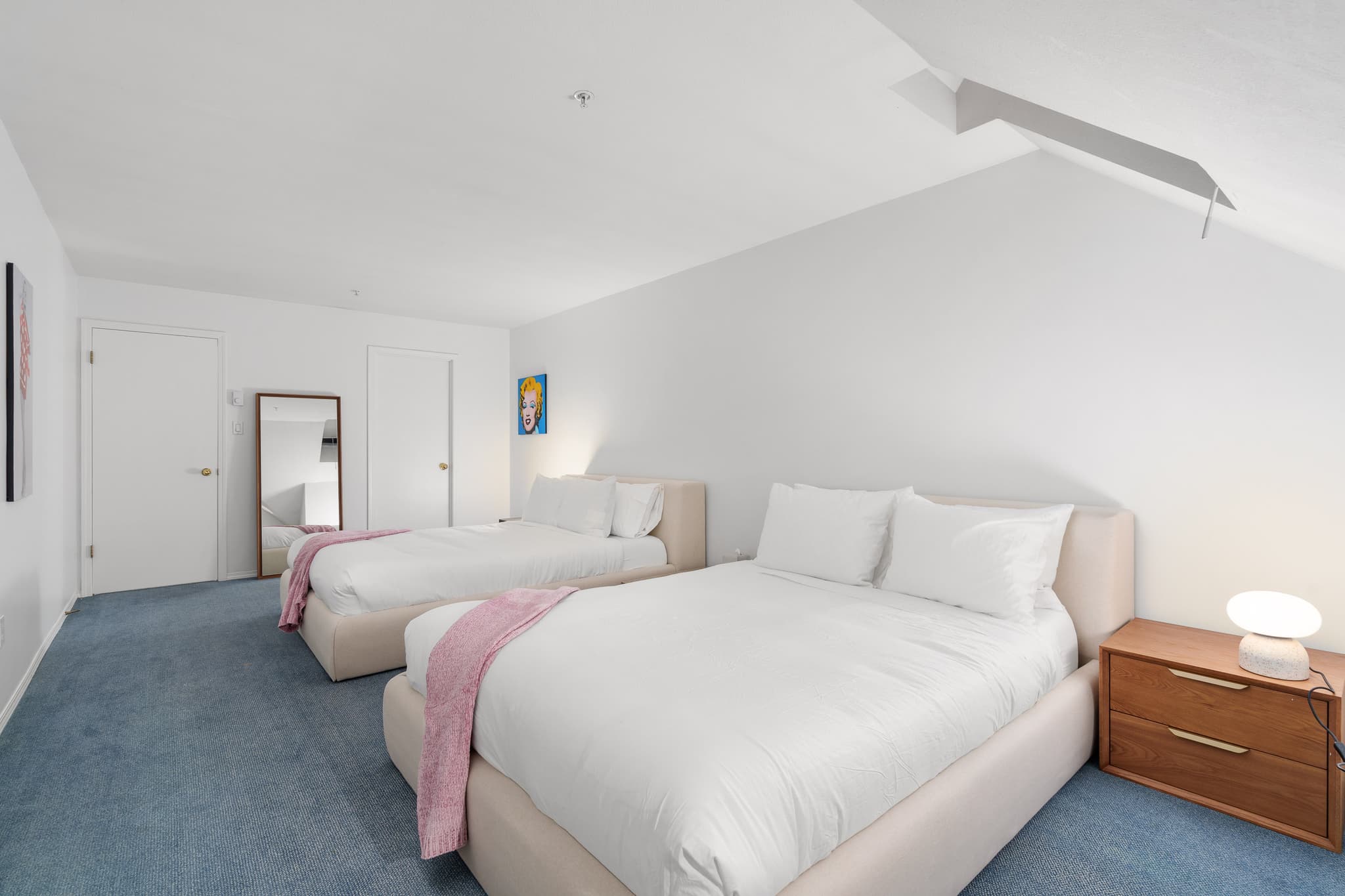 Luxury 6-Bedroom Blueberry interior 22