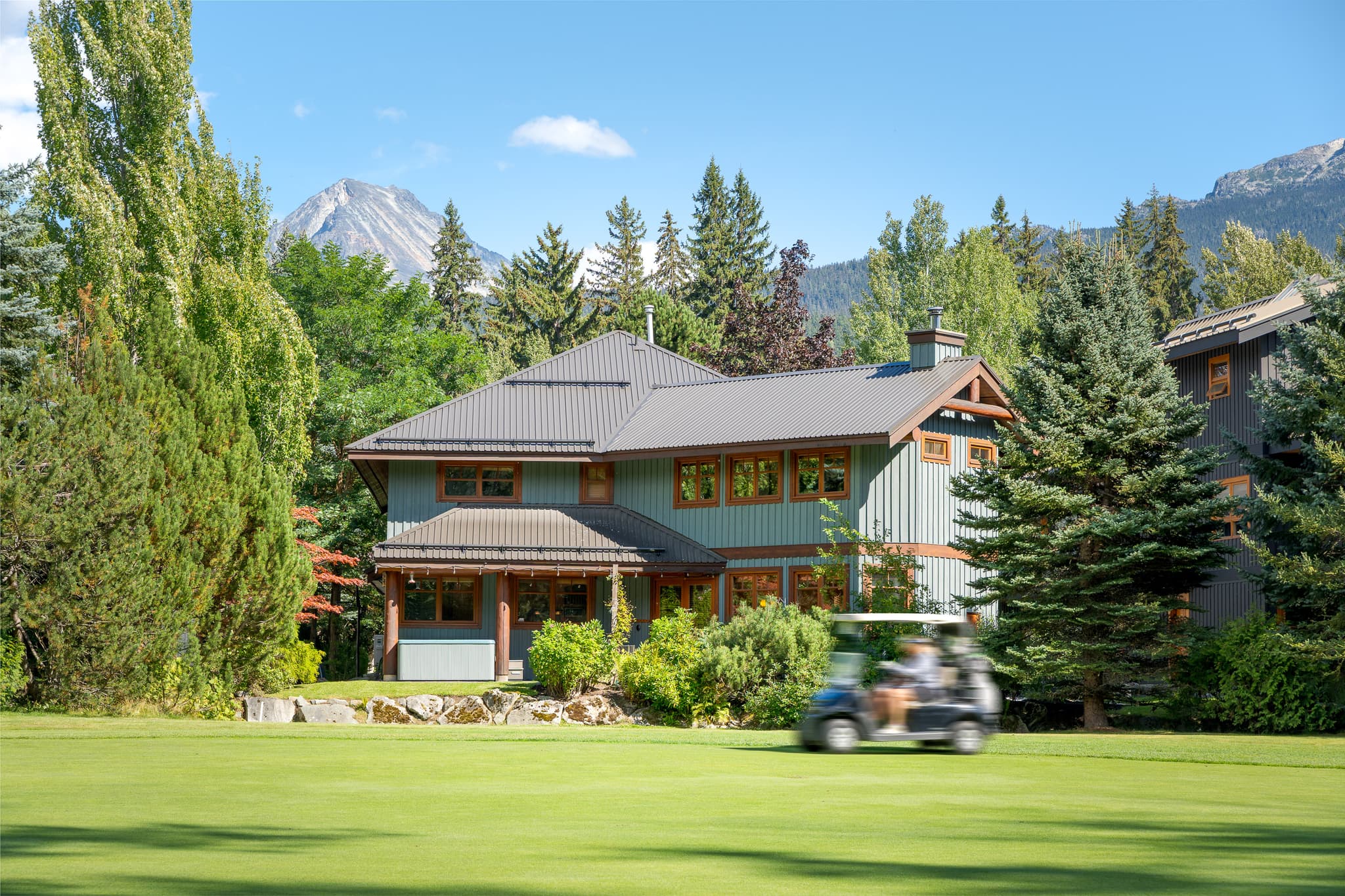 New AceHost Luxury Airbnb Highlight | The Best 4 Bedroom You Can Find in All of Whistler, Located on the Golf Course with Stunning Views!