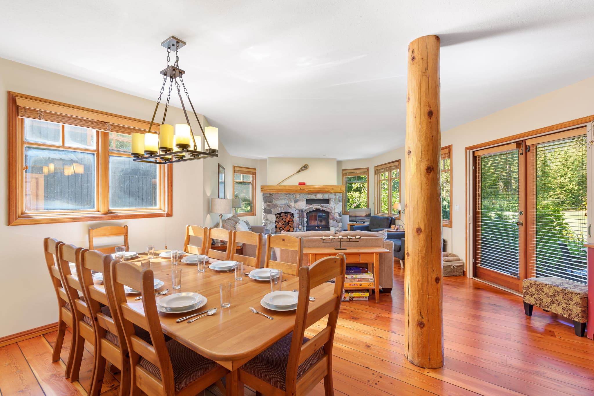 Golf Course Views interior 9