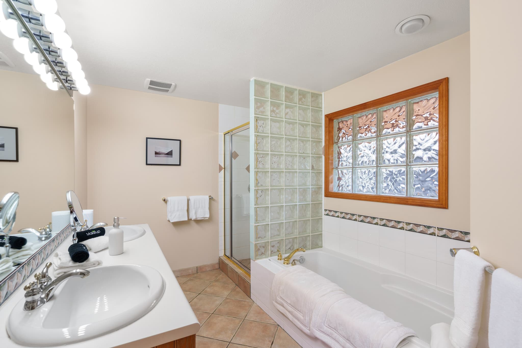 Golf Course Views interior 29