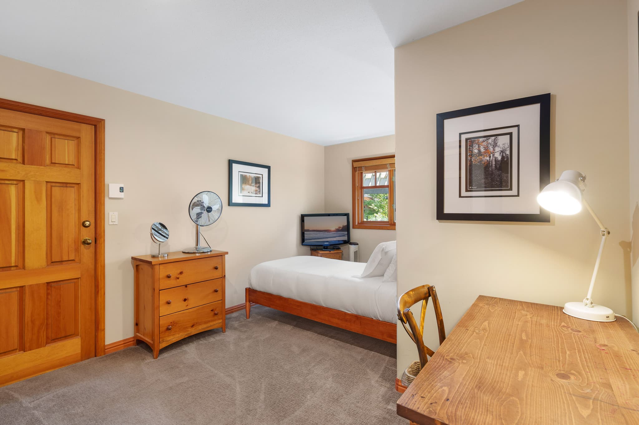 Golf Course Views interior 30