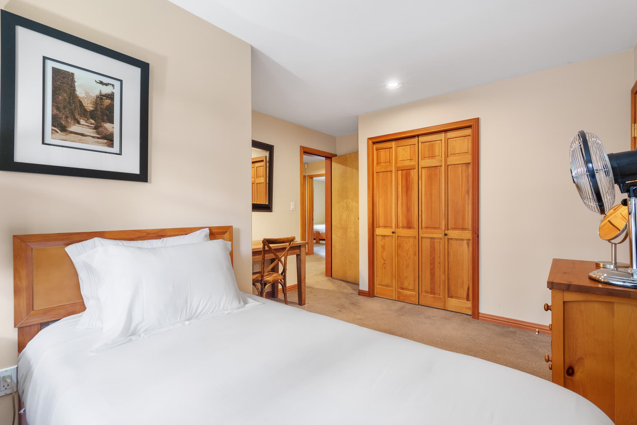 Golf Course Views interior 32