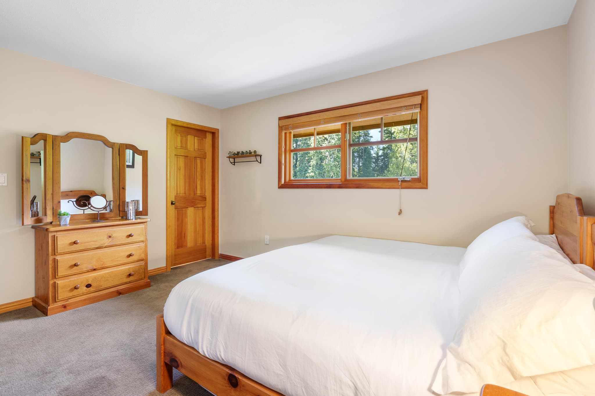 Golf Course Views interior 39