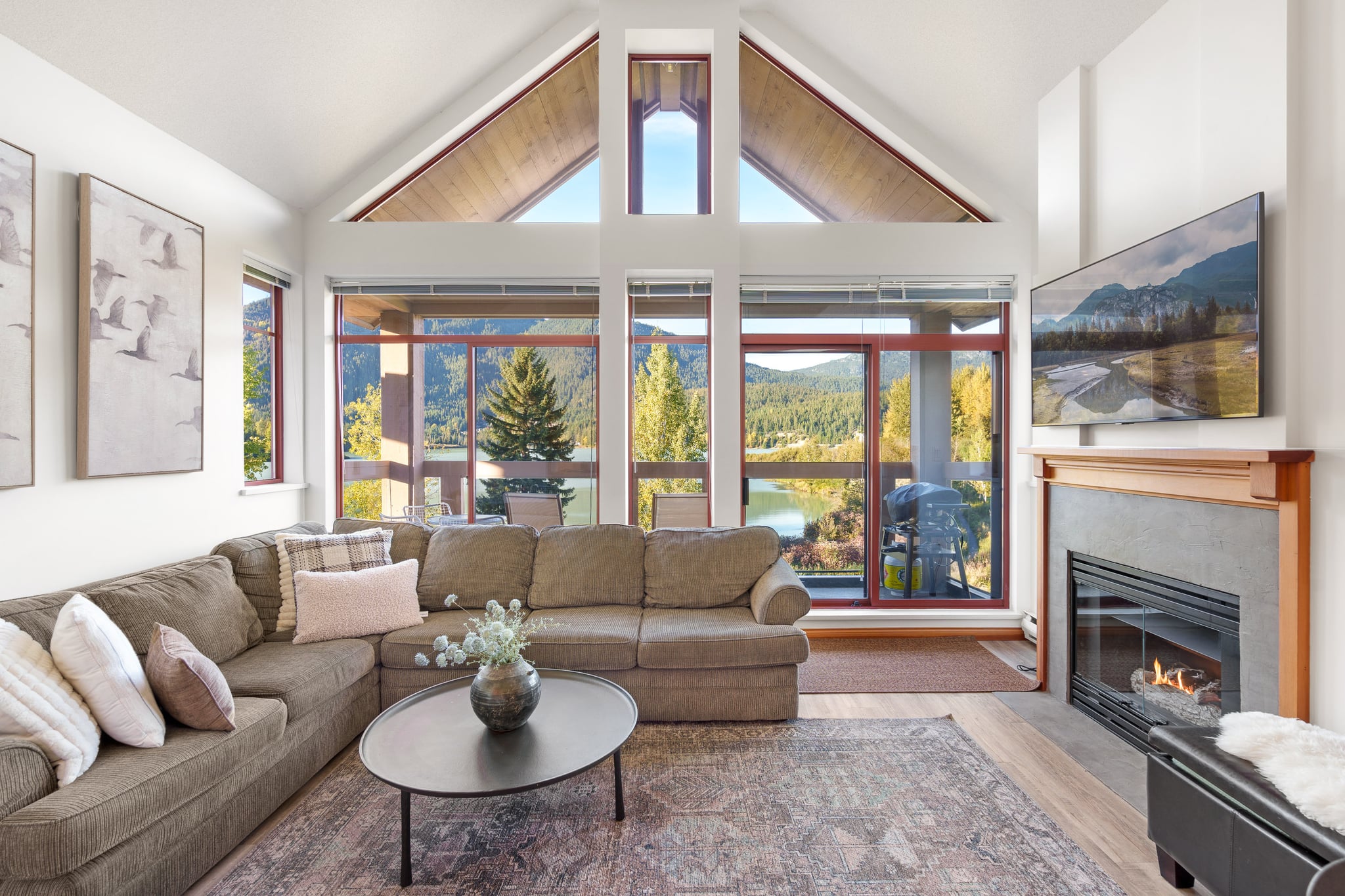 Cozy Lakefront Condo interior 2