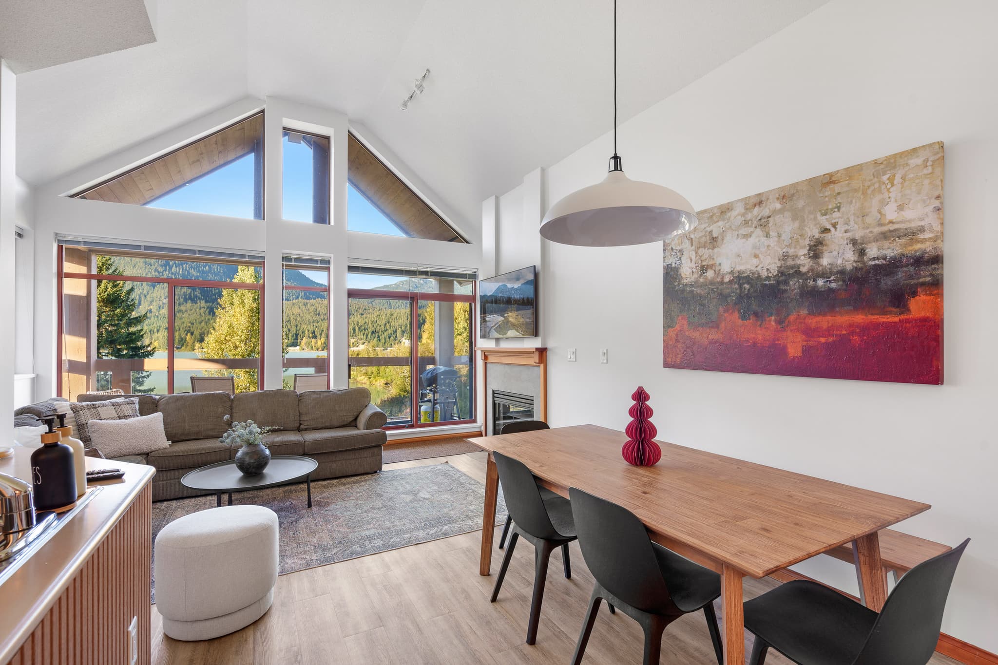 Cozy Lakefront Condo interior 5