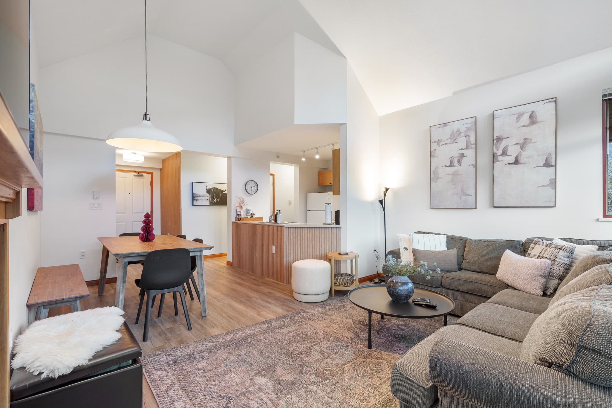 Cozy Lakefront Condo interior 7