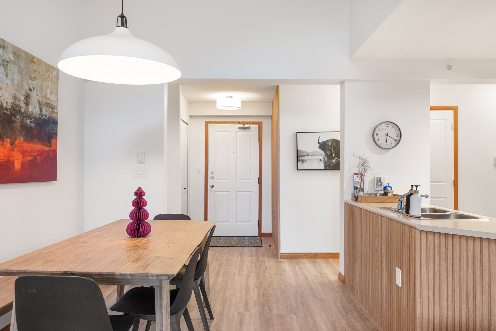 Cozy Lakefront Condo interior 8