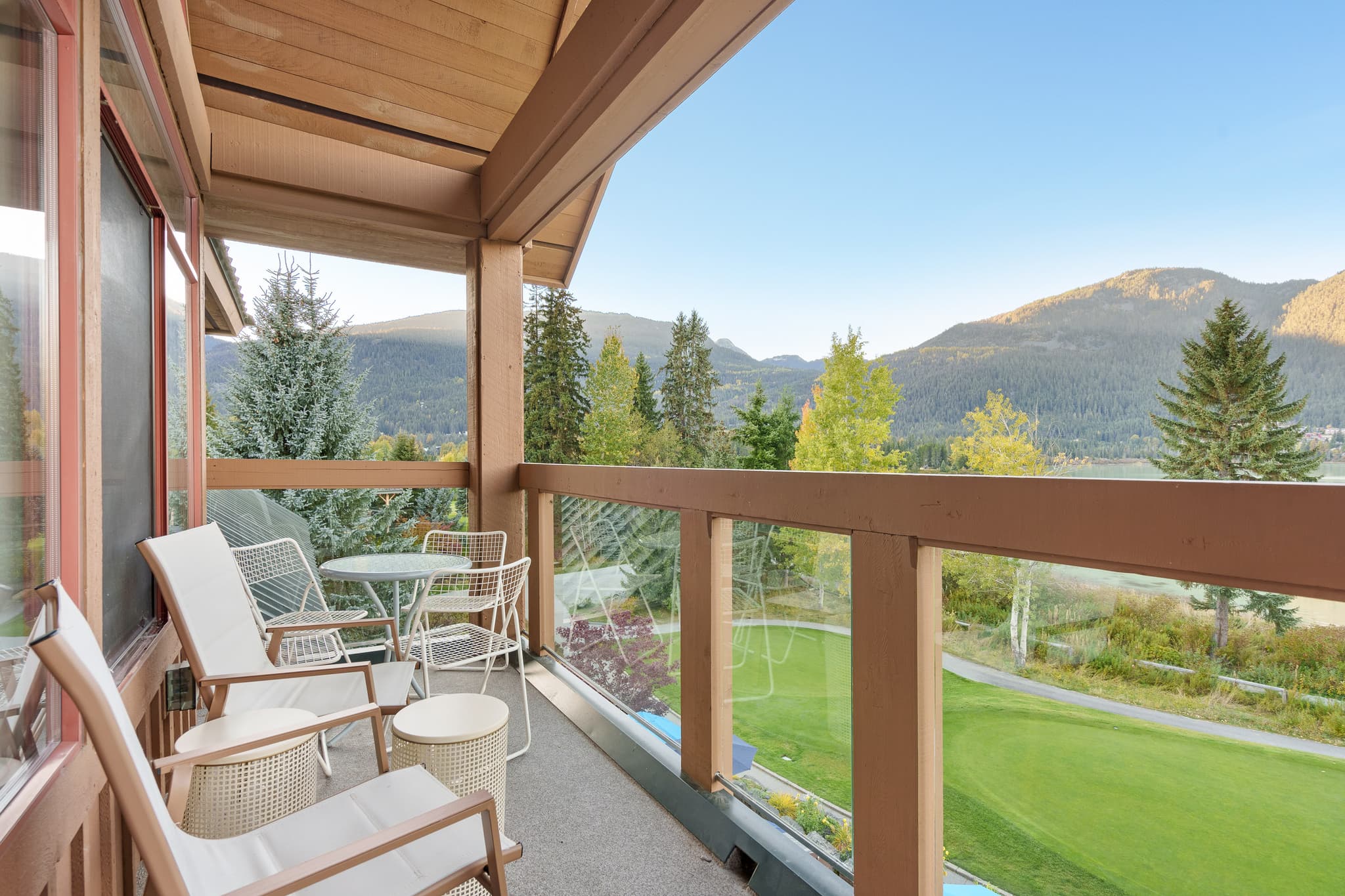 Cozy Lakefront Condo interior 11