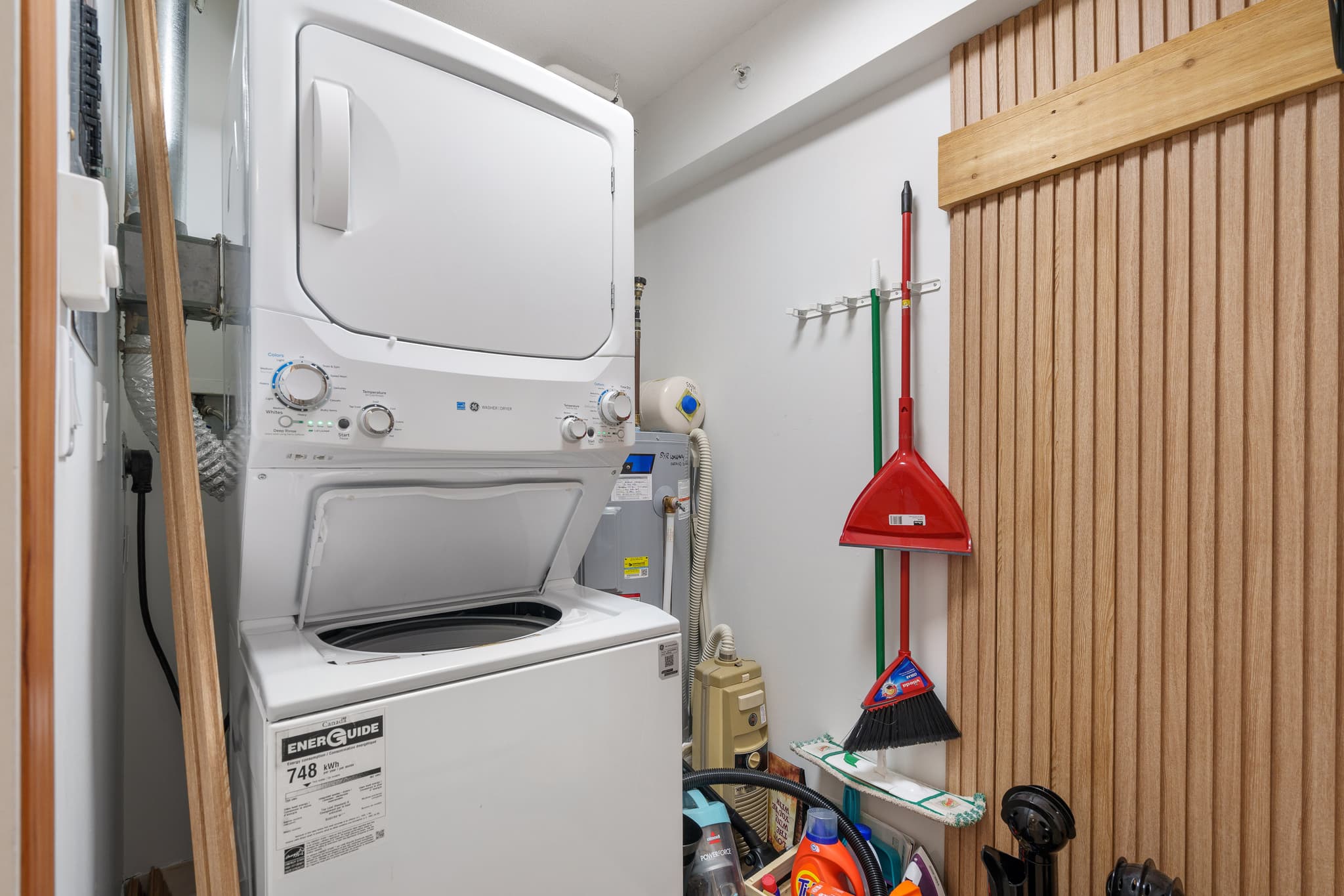 Cozy Lakefront Condo interior 27