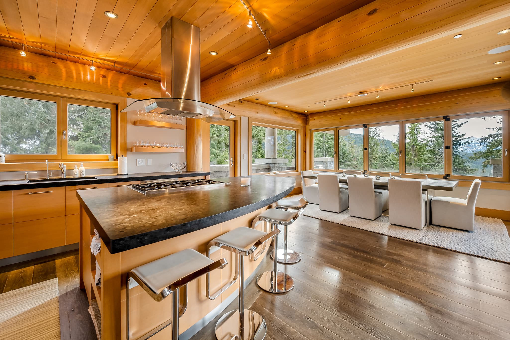 Panoramic Estate interior 9