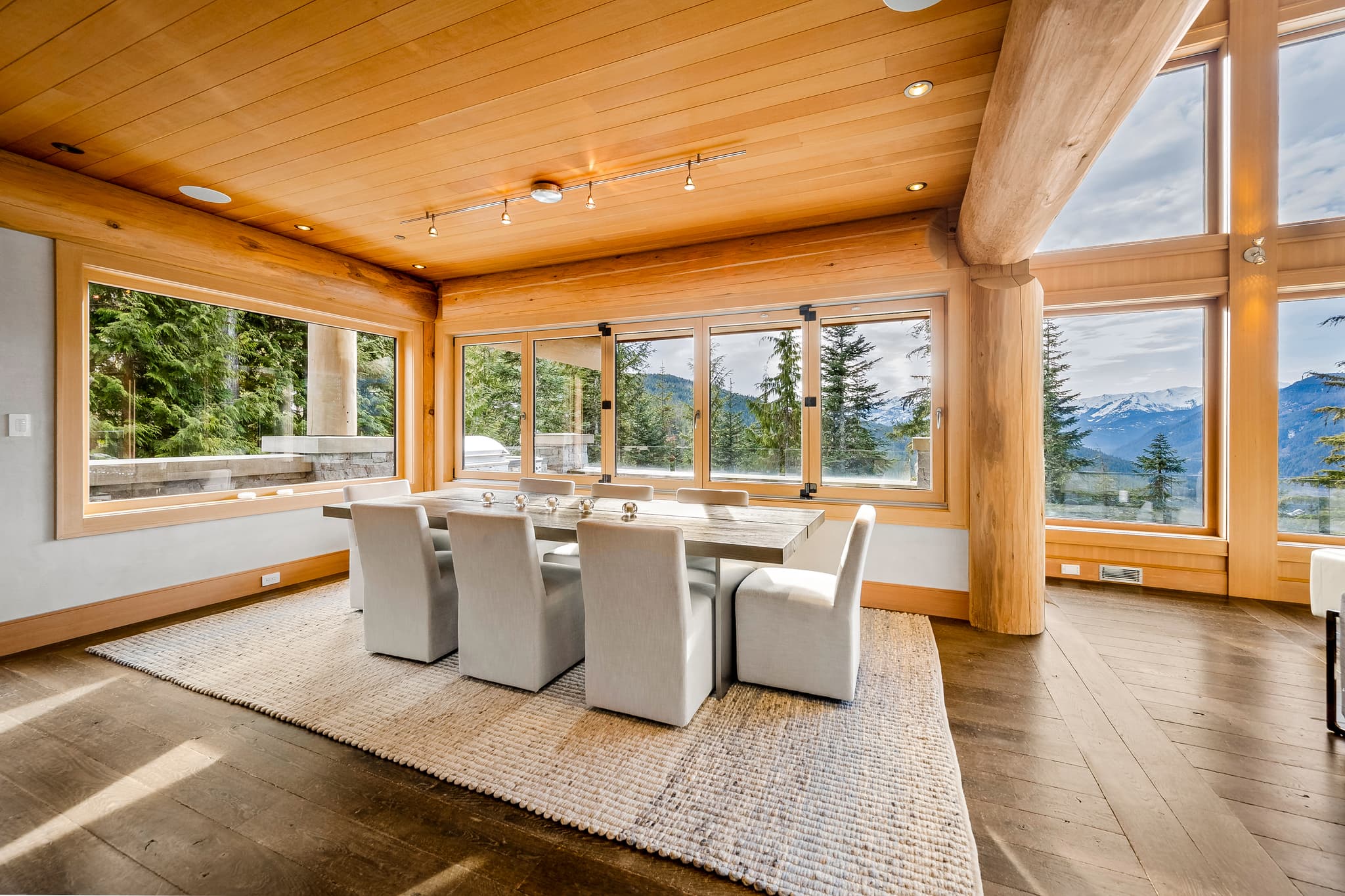 Panoramic Estate interior 10