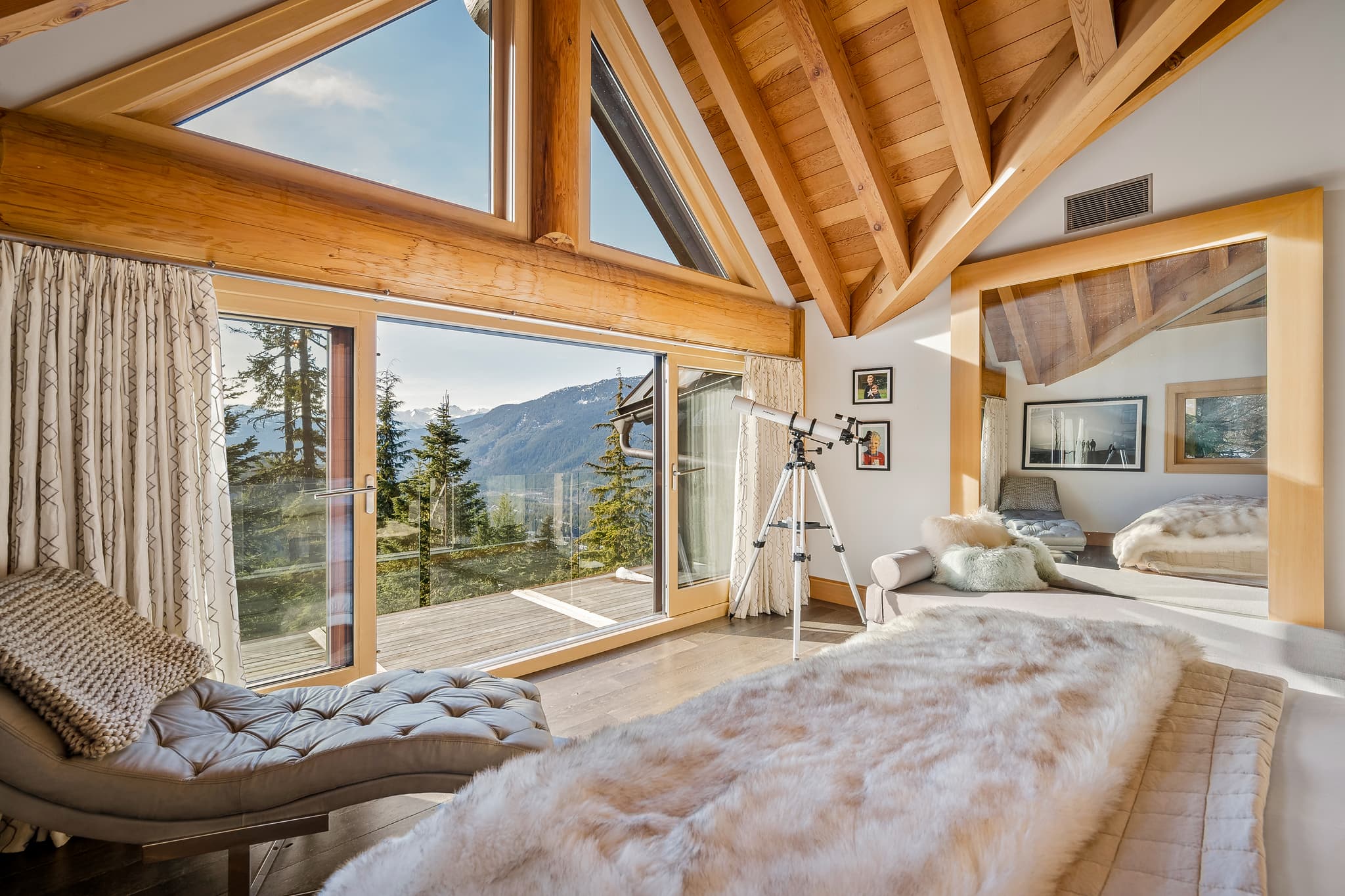 Panoramic Estate interior 16