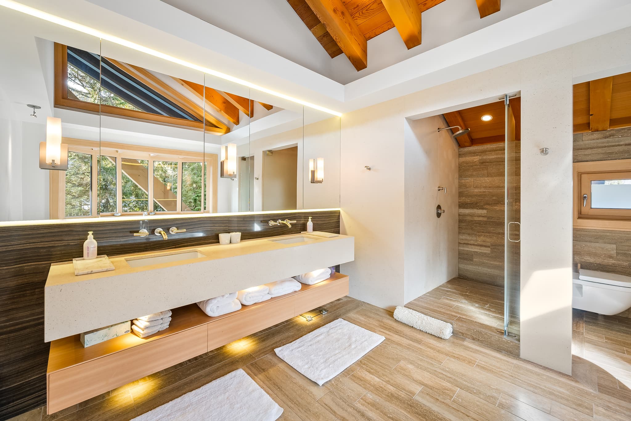 Panoramic Estate interior 21