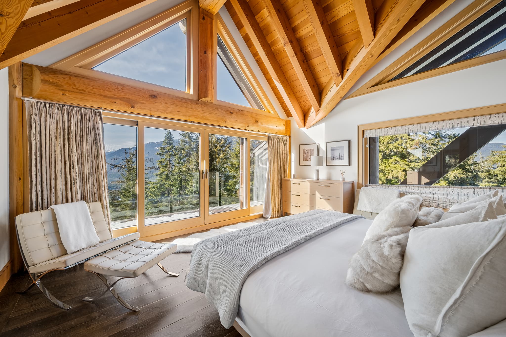 Panoramic Estate interior 22