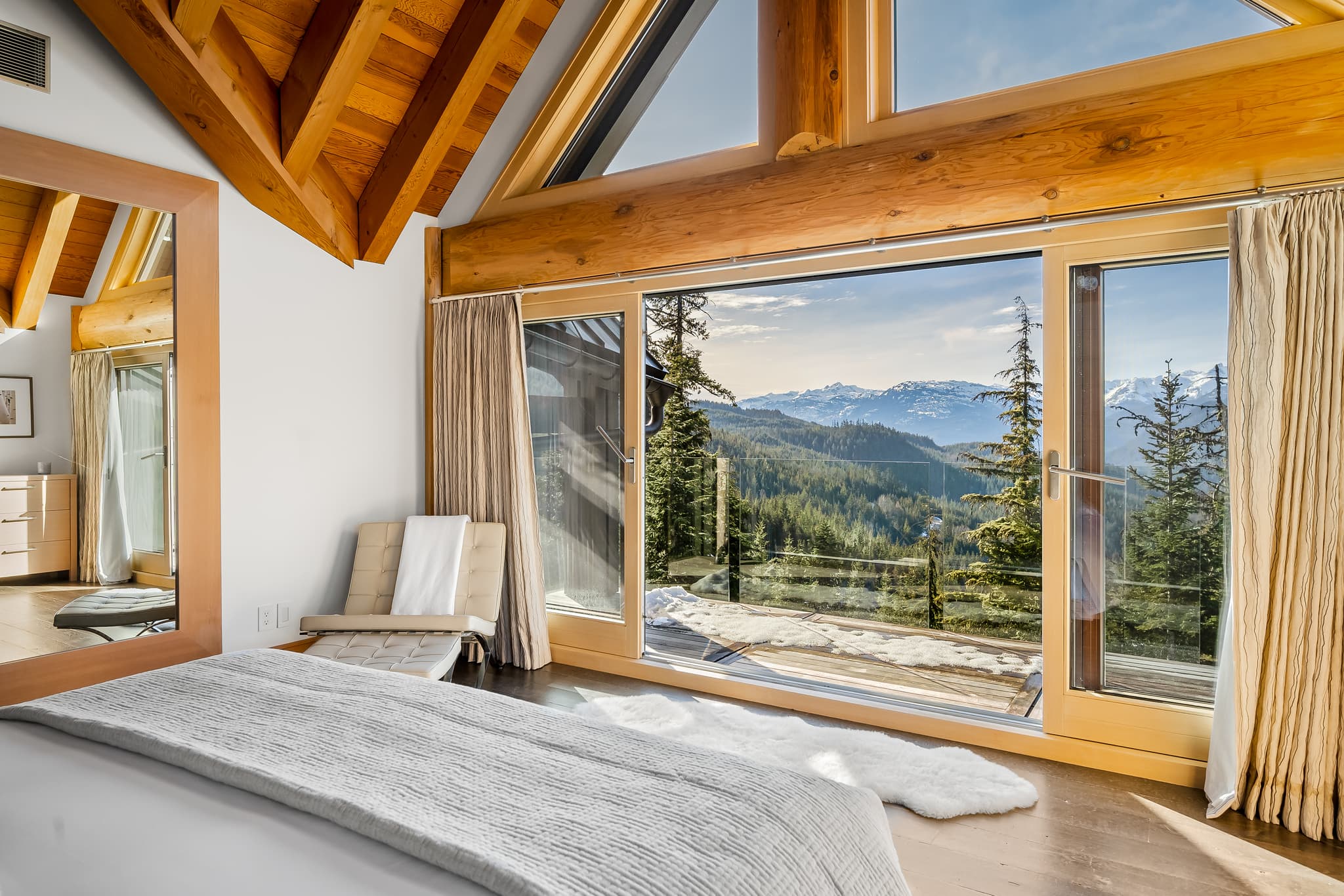 Panoramic Estate interior 23