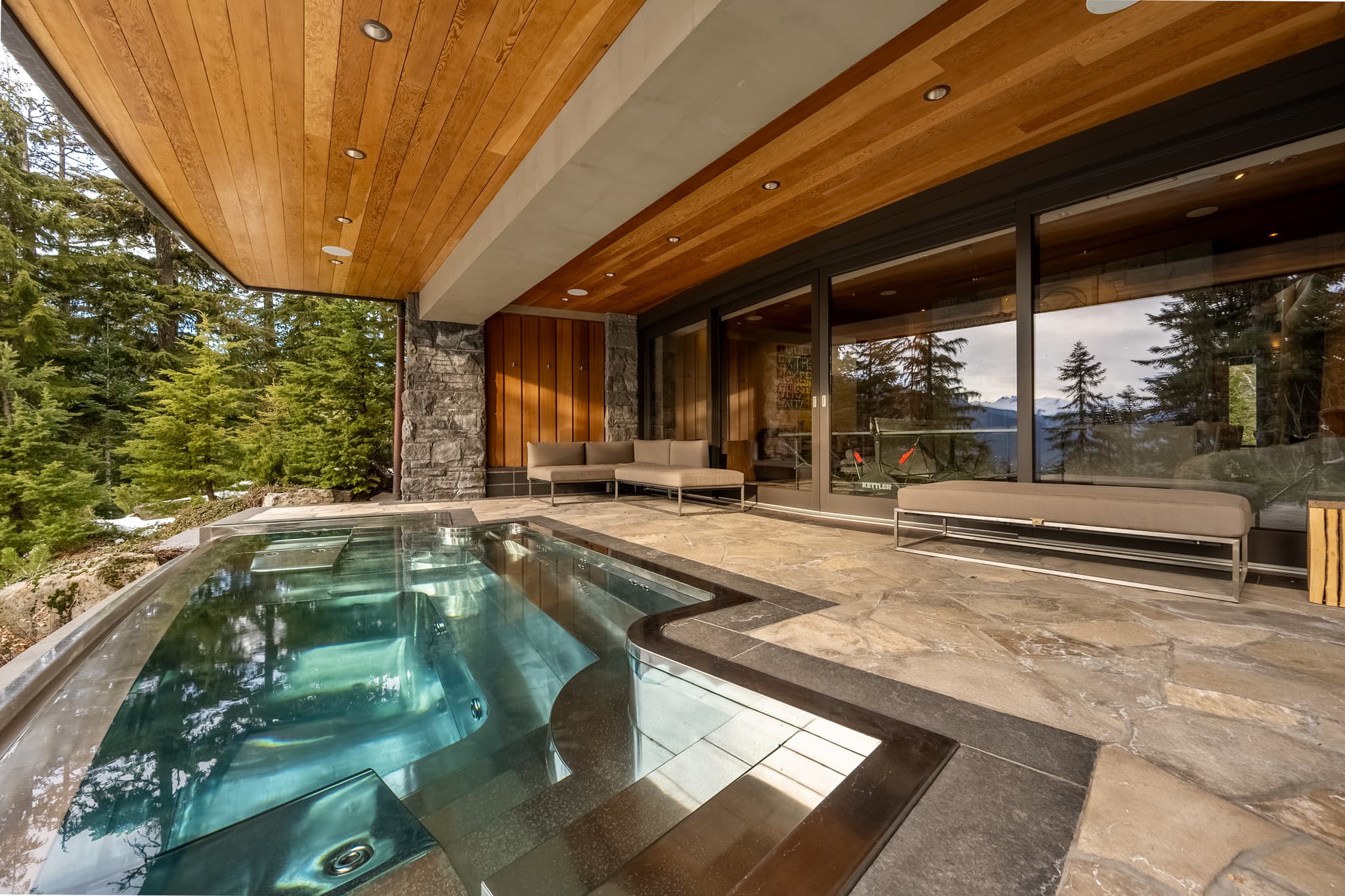 Panoramic Estate interior 28