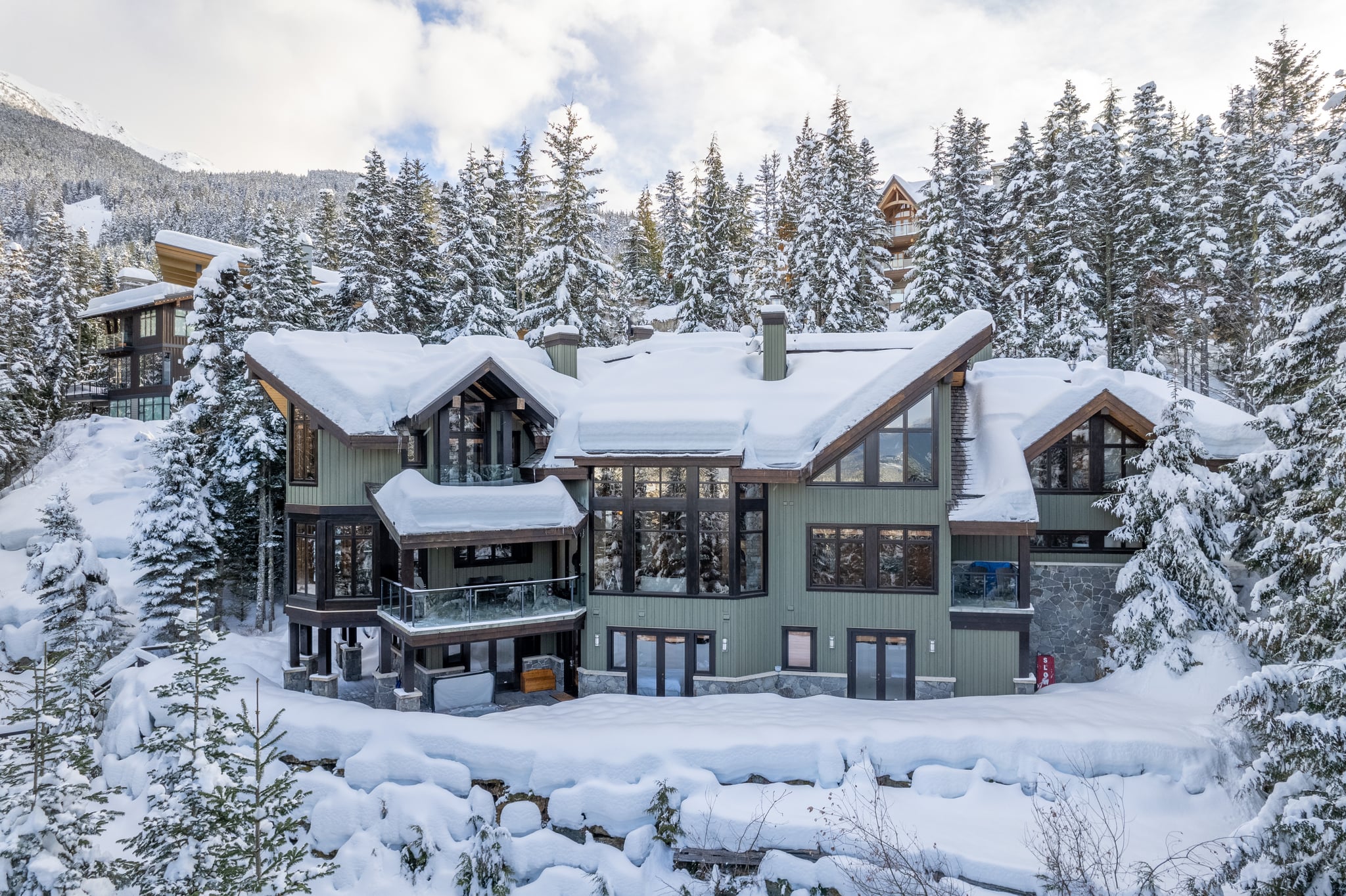 Slope Side Chalet interior 1
