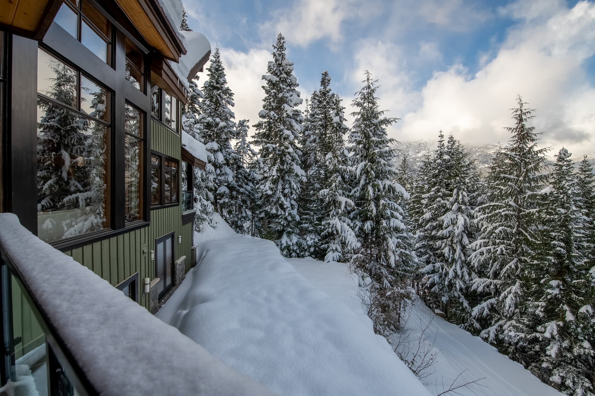 Slope Side Chalet interior 9
