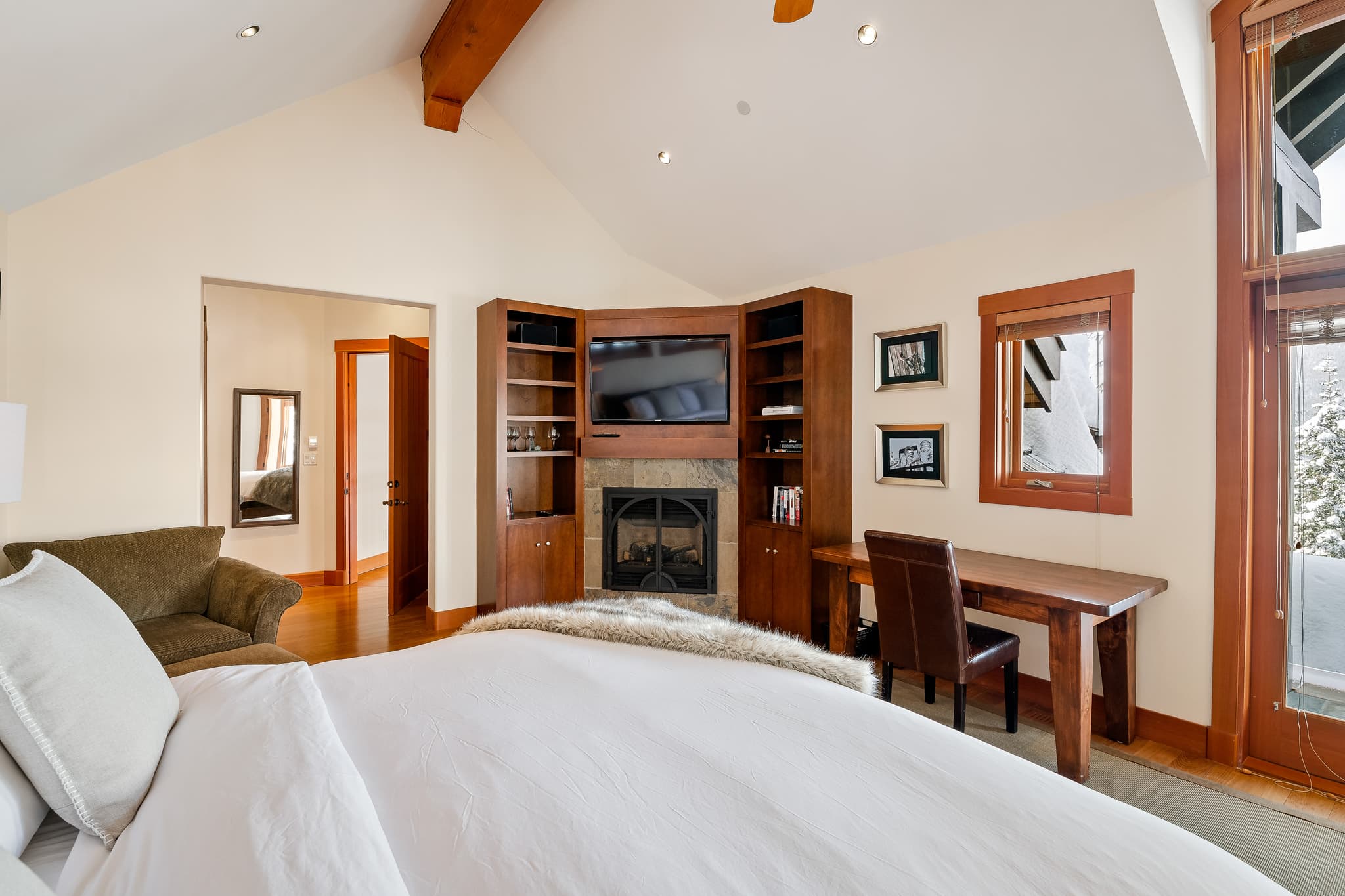 Slope Side Chalet interior 23