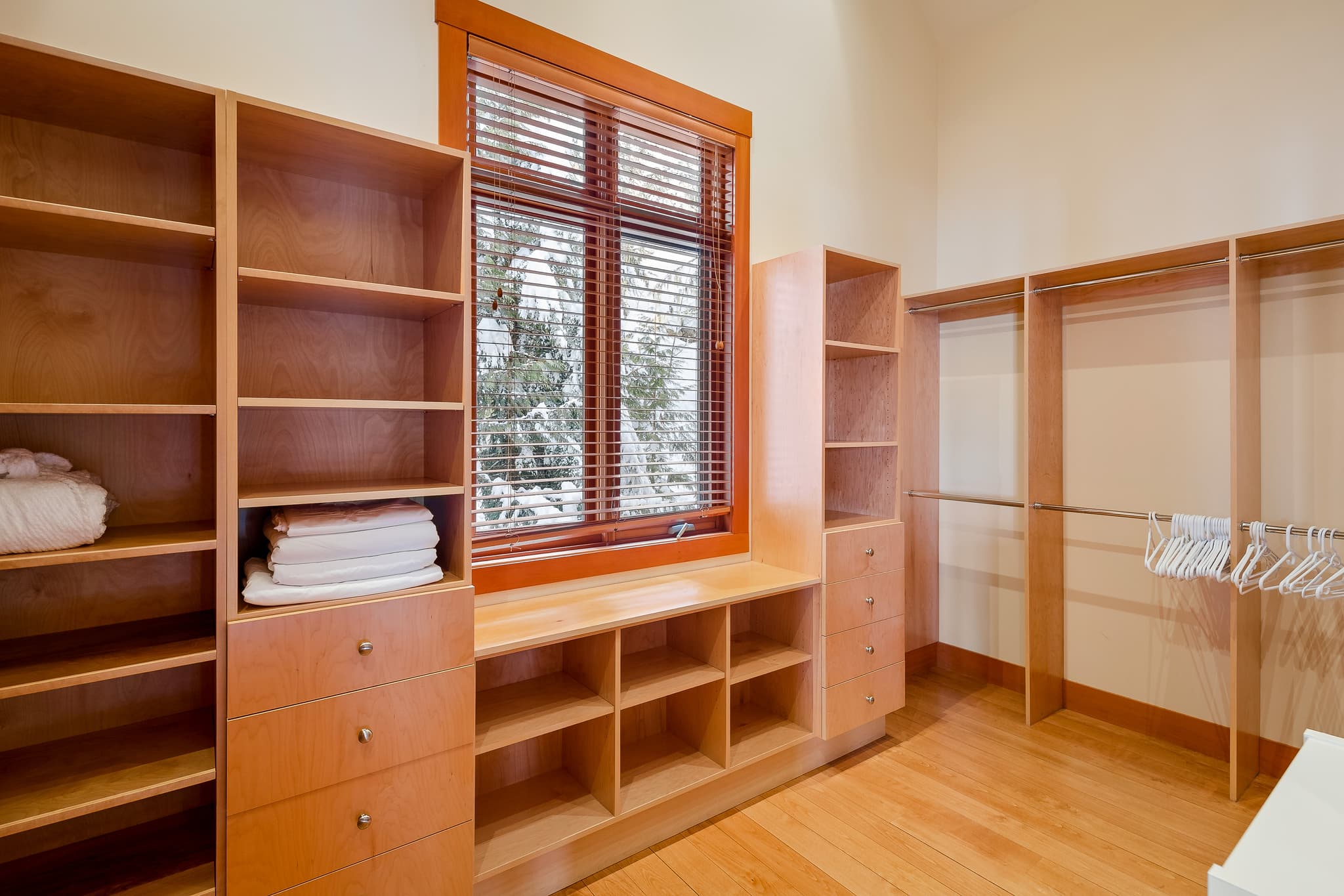 Slope Side Chalet interior 27