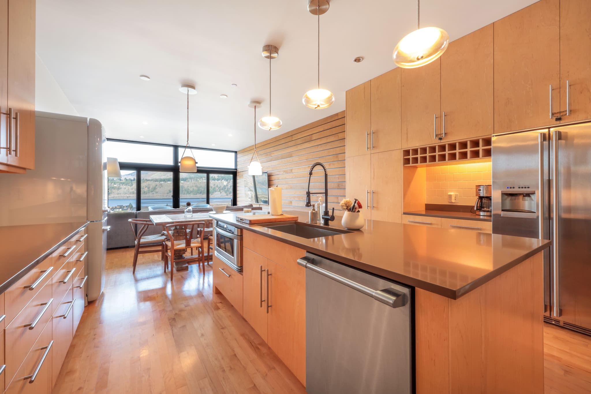 Hood River Luxury Home 12