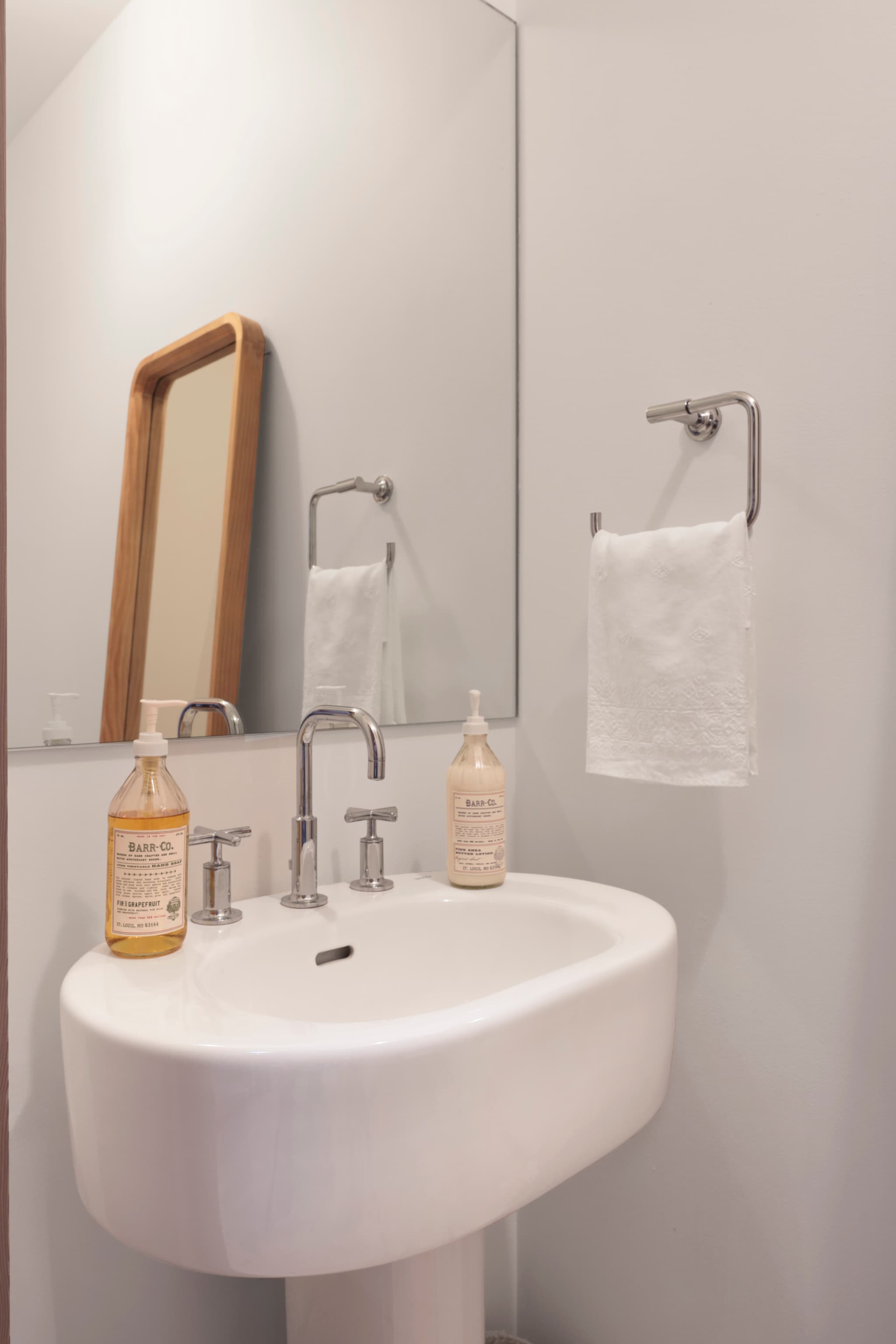 Hood River Luxury Home 24