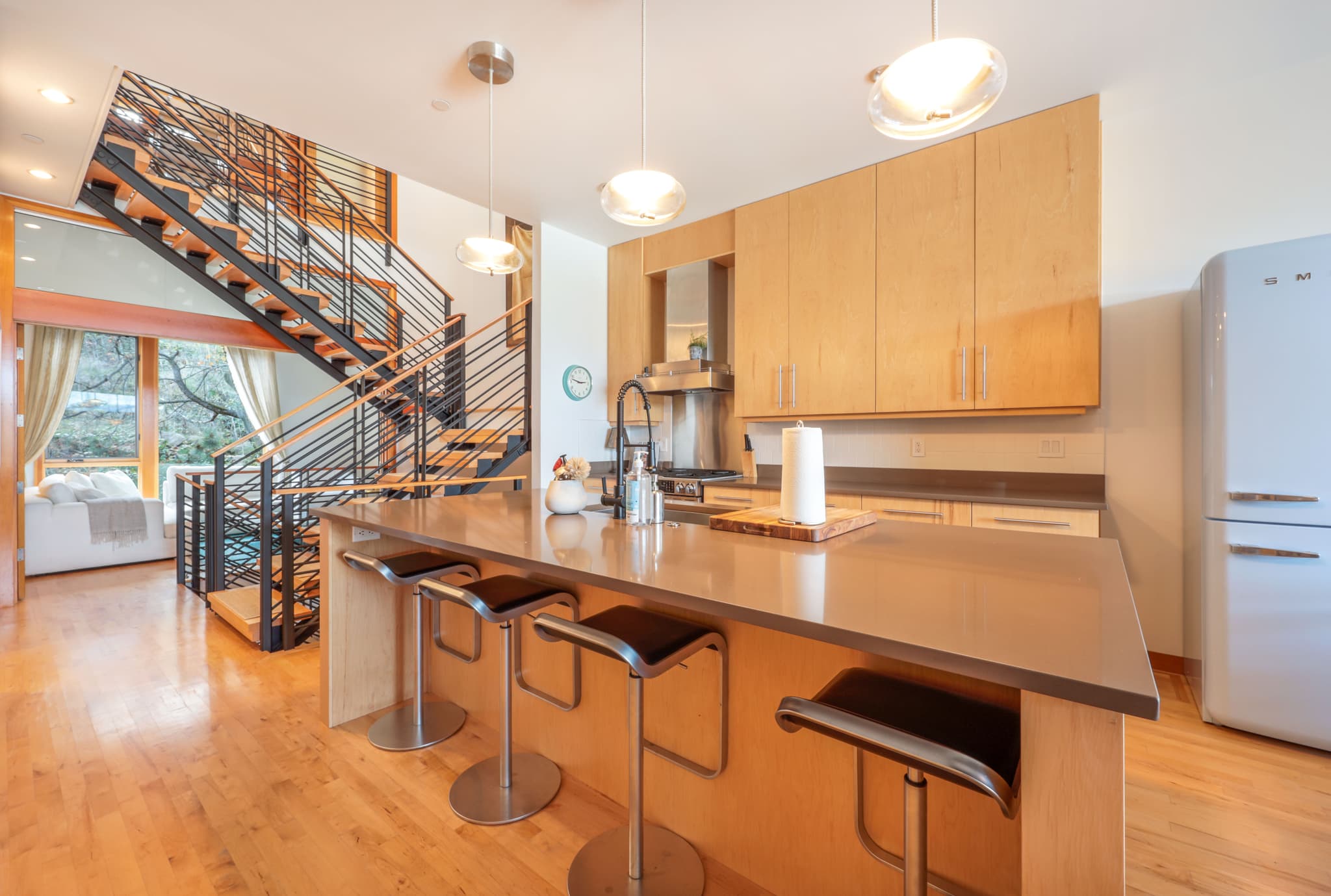 Hood River Luxury Home 13