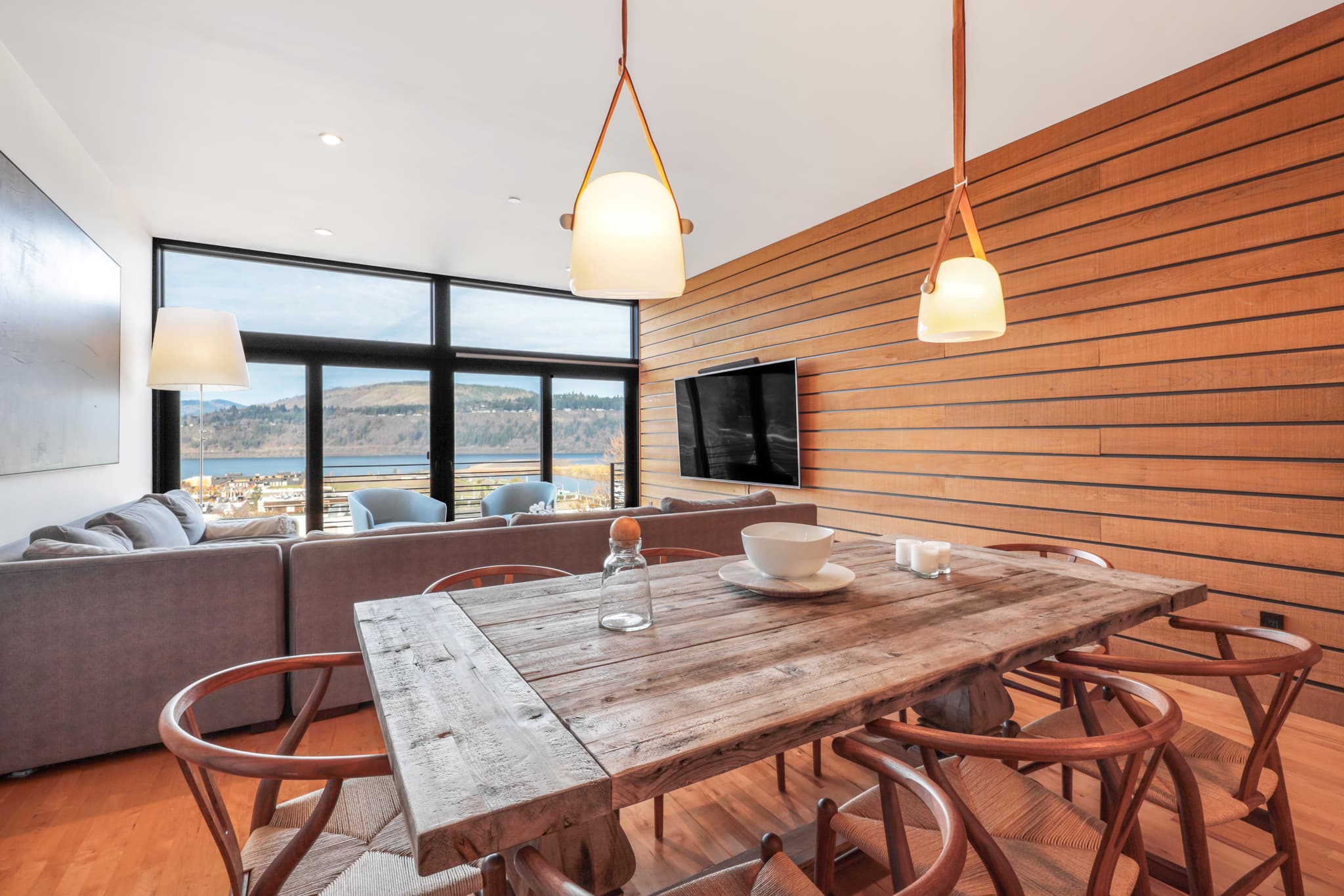 Hood River Luxury Home 14