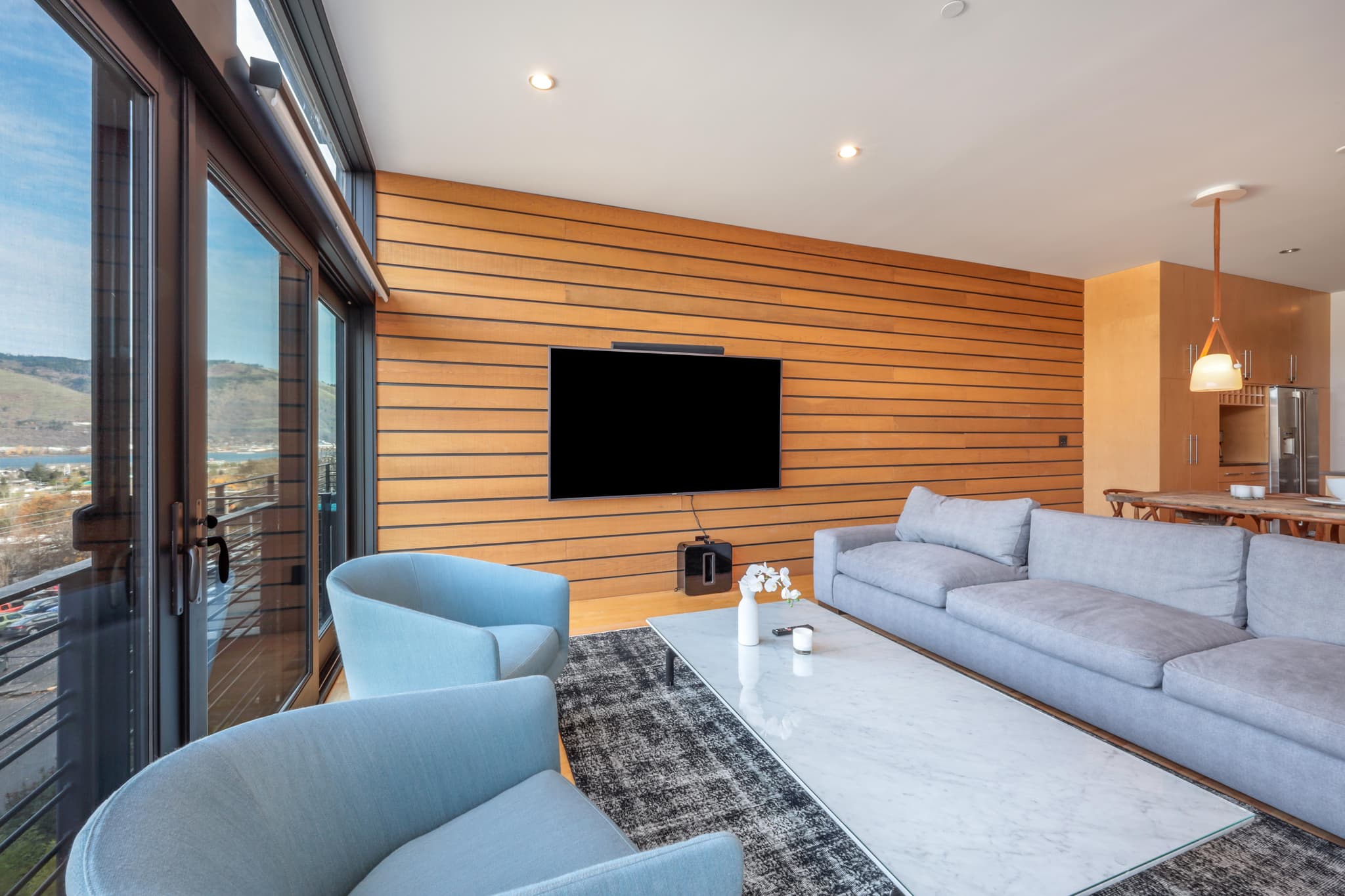 Hood River Luxury Home 16